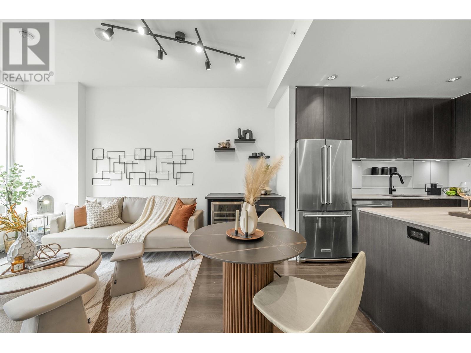 Listing Picture 2 of 25 : 1696 QUEBEC STREET, Vancouver / 溫哥華 - 魯藝地產 Yvonne Lu Group - MLS Medallion Club Member