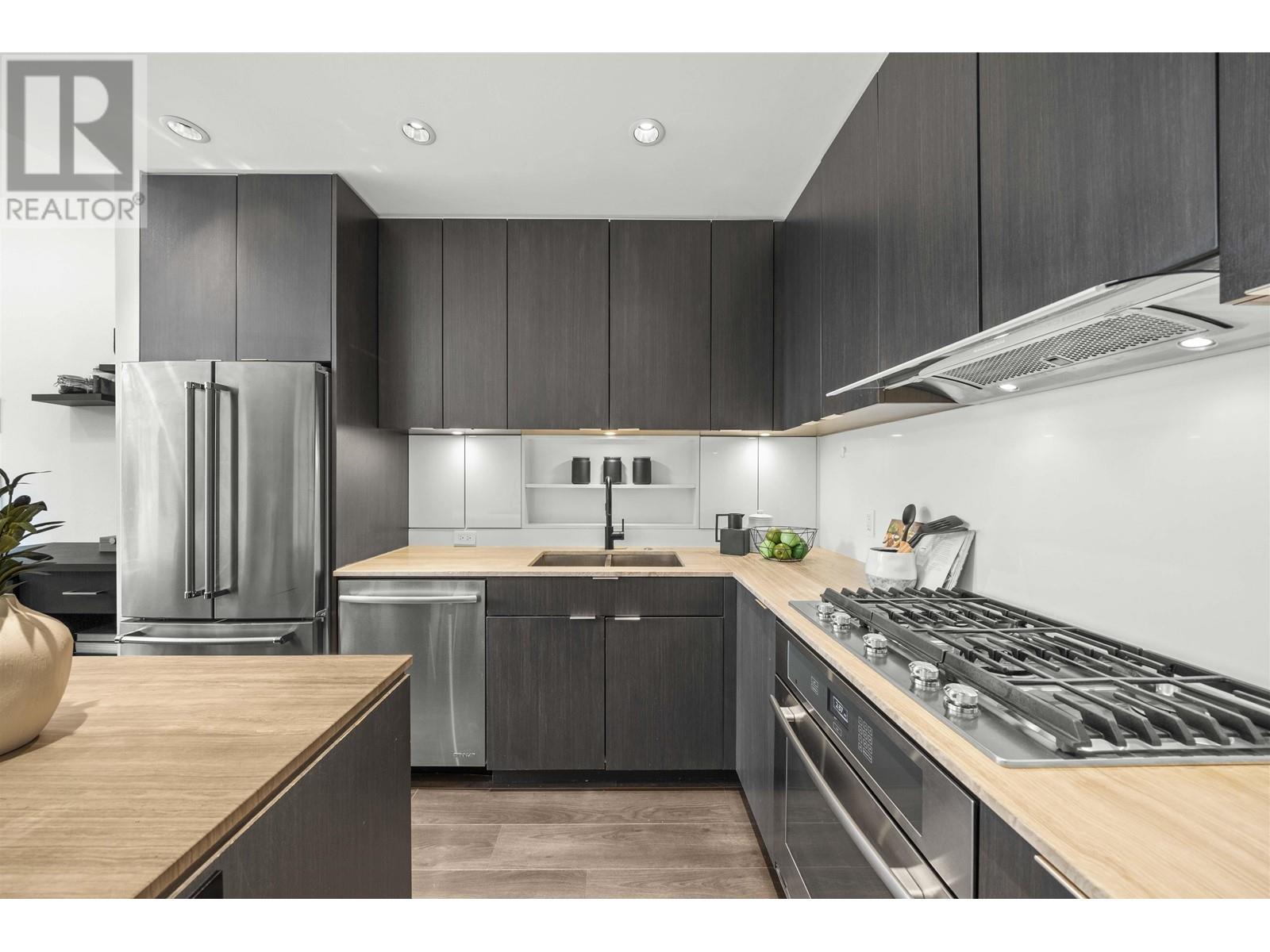 Listing Picture 4 of 25 : 1696 QUEBEC STREET, Vancouver / 溫哥華 - 魯藝地產 Yvonne Lu Group - MLS Medallion Club Member