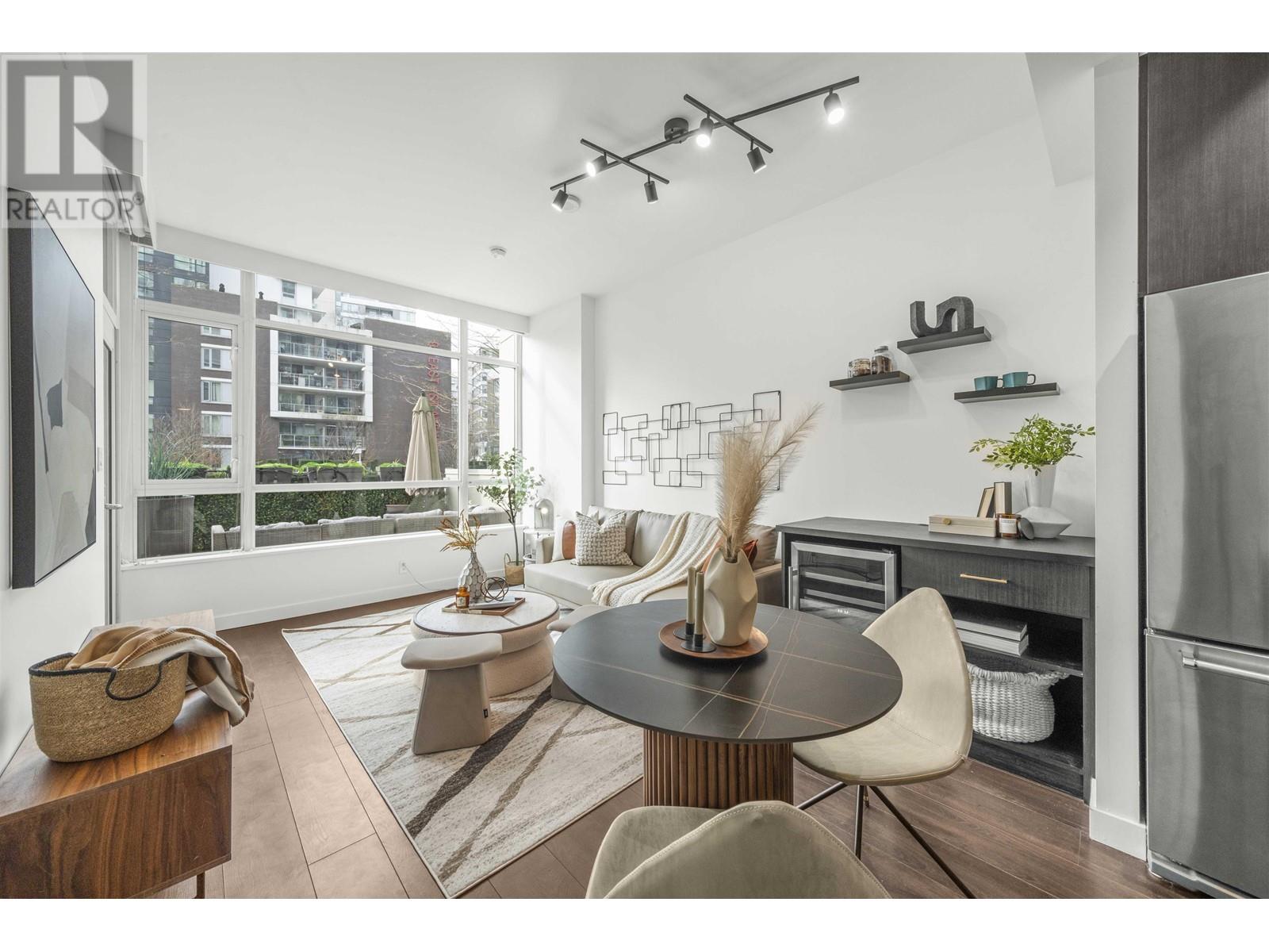 Listing Picture 8 of 25 : 1696 QUEBEC STREET, Vancouver / 溫哥華 - 魯藝地產 Yvonne Lu Group - MLS Medallion Club Member
