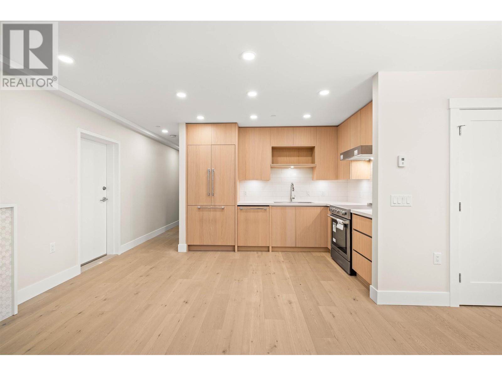 Property at 1058 W 15TH AVENUE image 5