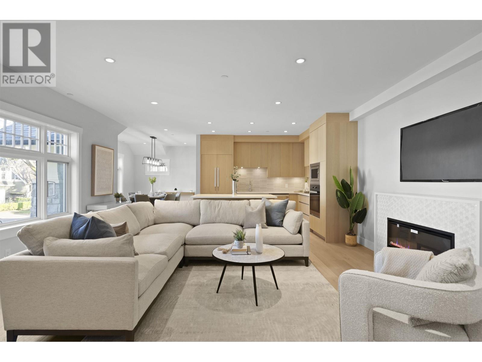1060 W 15 Th Avenue, Vancouver, British Columbia  V6H 1R6 - Photo 1 - R2978543