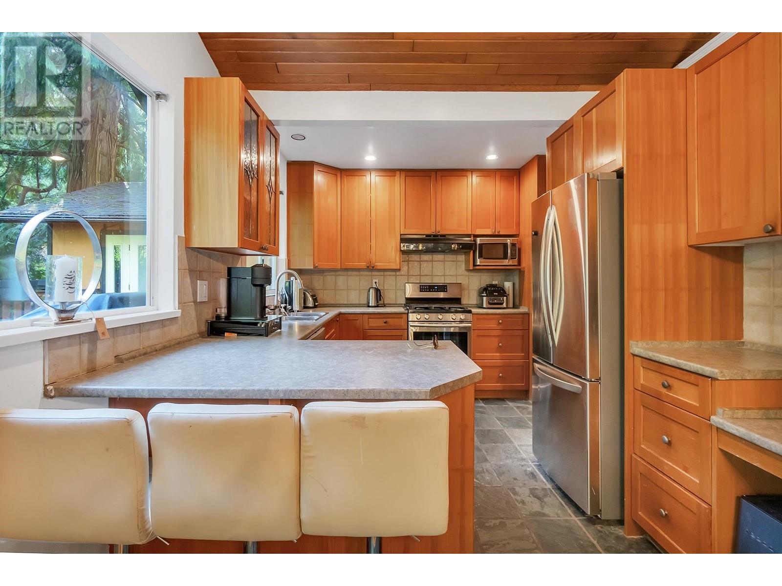 5325 Marine Drive, West Vancouver, British Columbia  V7W 2P5 - Photo 11 - R2978568