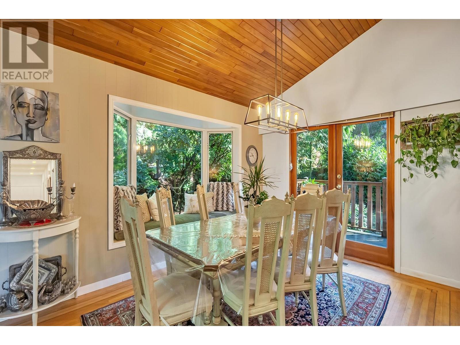 5325 Marine Drive, West Vancouver, British Columbia  V7W 2P5 - Photo 3 - R2978568