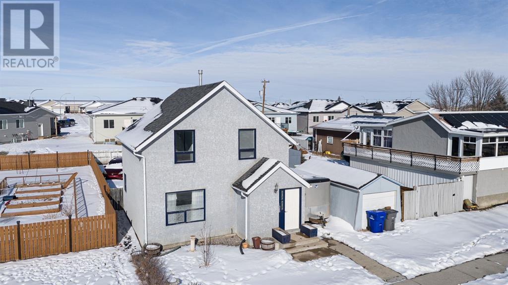 320 55 Avenue W, Claresholm, Alberta  T0L 0T0 - Photo 1 - A2193775