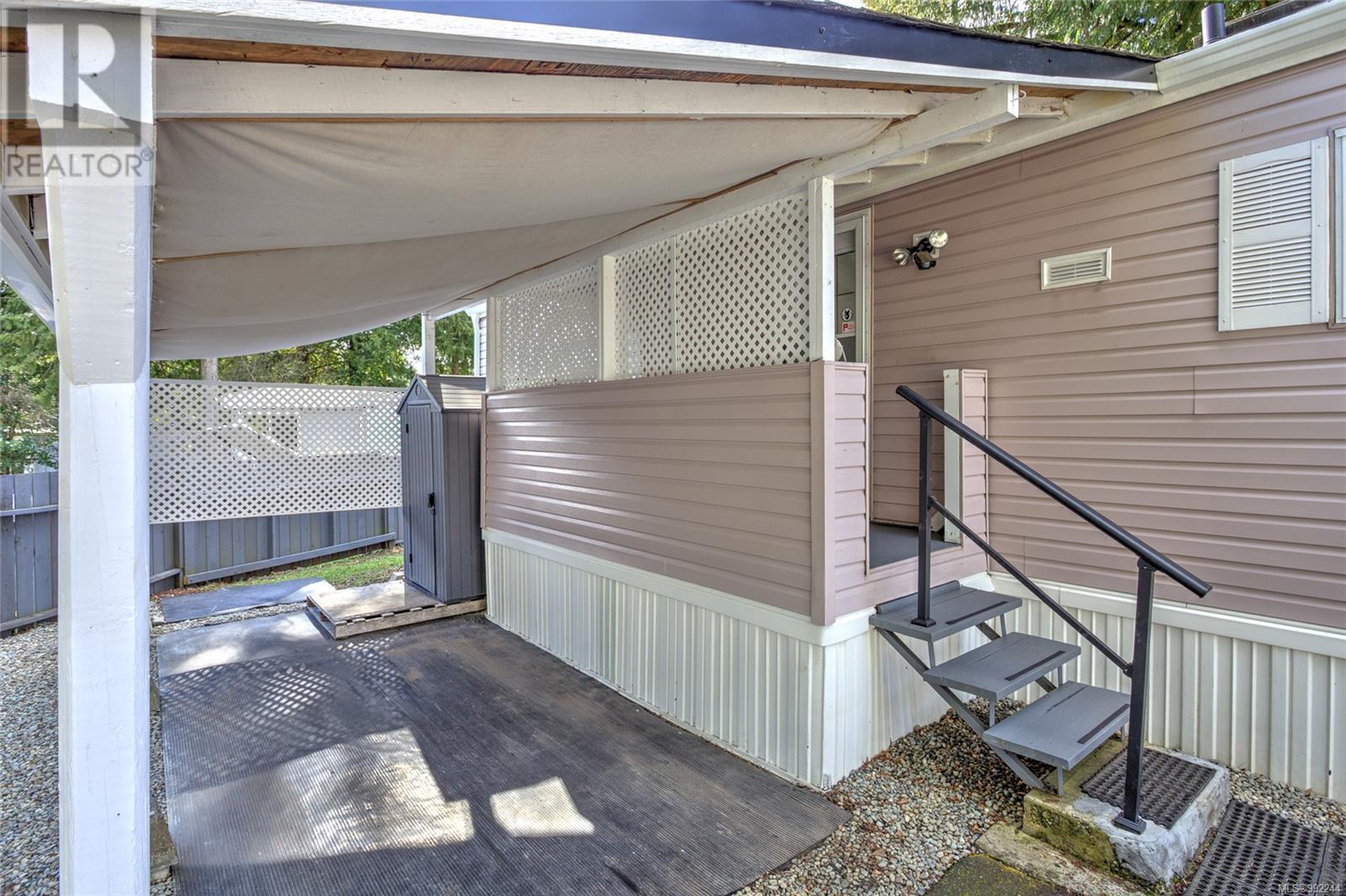 Property at 56 25 Maki Rd N image 4
