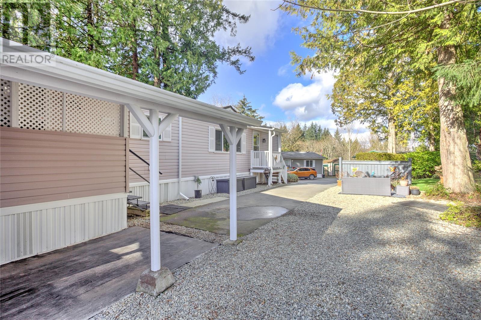 Property at 56 25 Maki Rd N image 3