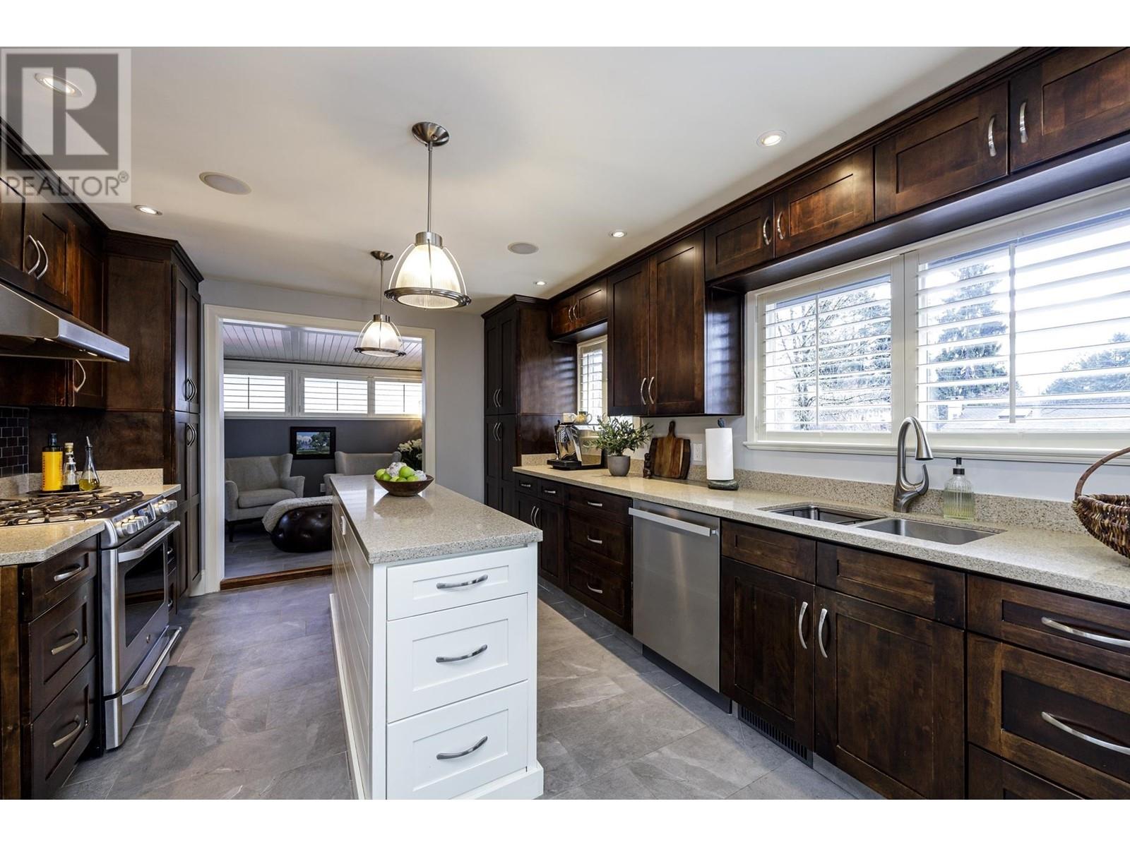 941 Tollcross Road, North Vancouver, British Columbia  V7H 2G3 - Photo 15 - R2978337