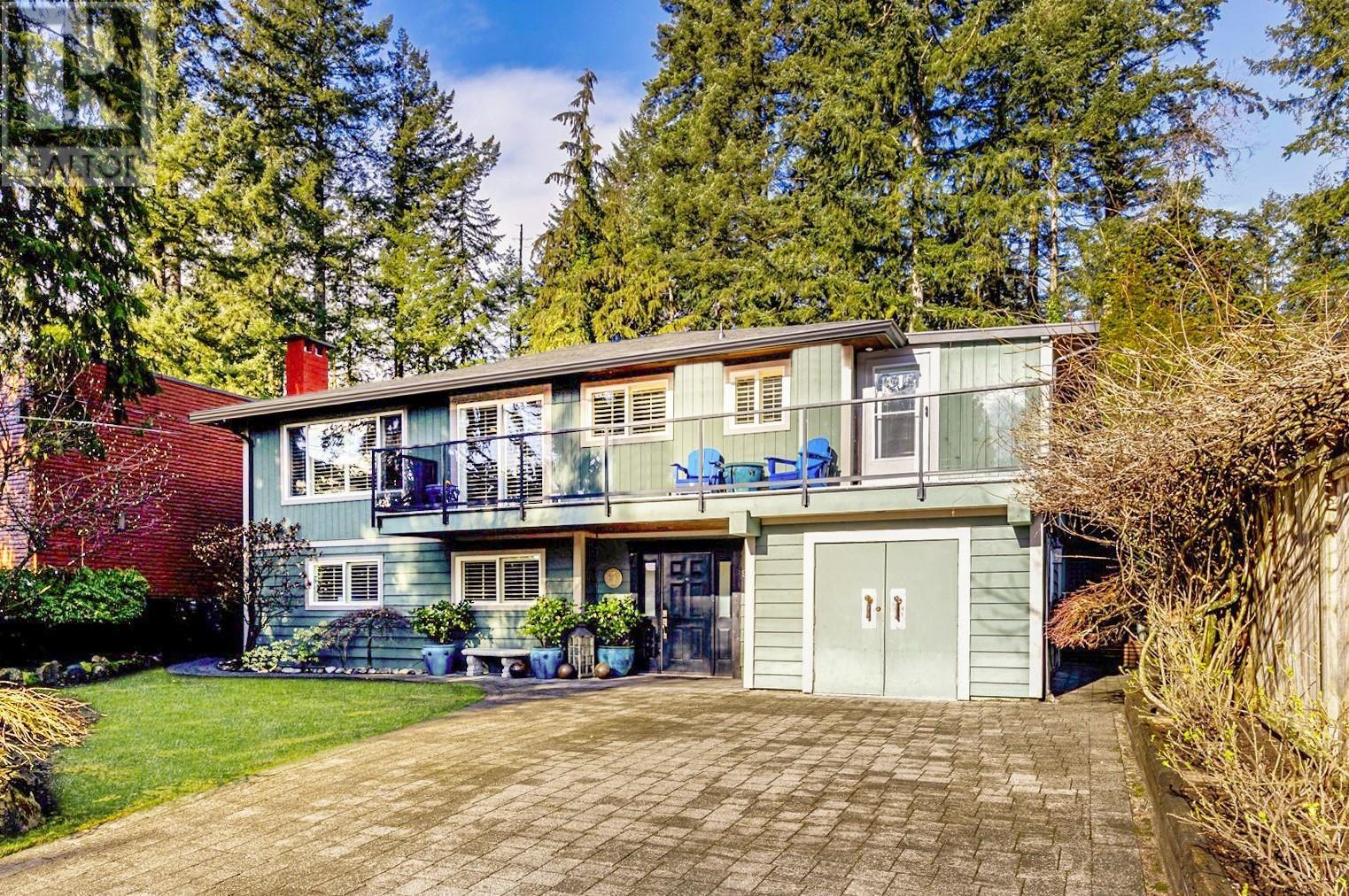 941 Tollcross Road, North Vancouver, British Columbia  V7H 2G3 - Photo 1 - R2978337