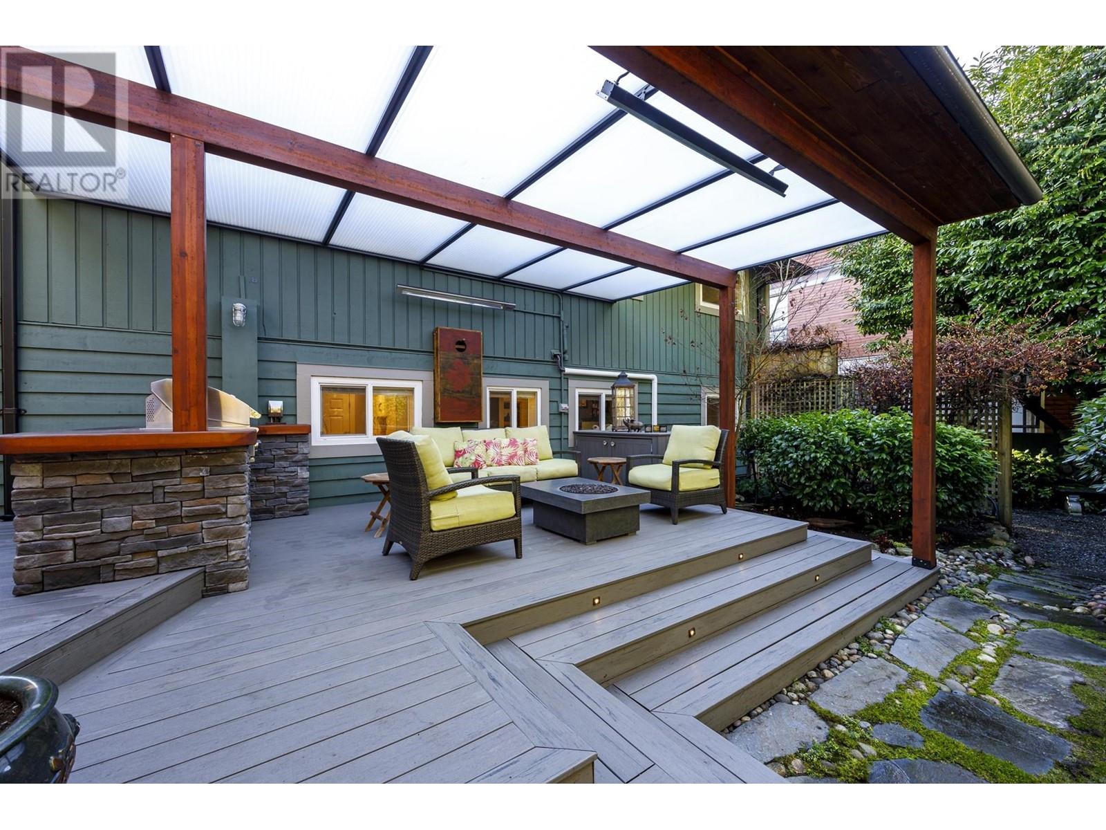 941 Tollcross Road, North Vancouver, British Columbia  V7H 2G3 - Photo 3 - R2978337