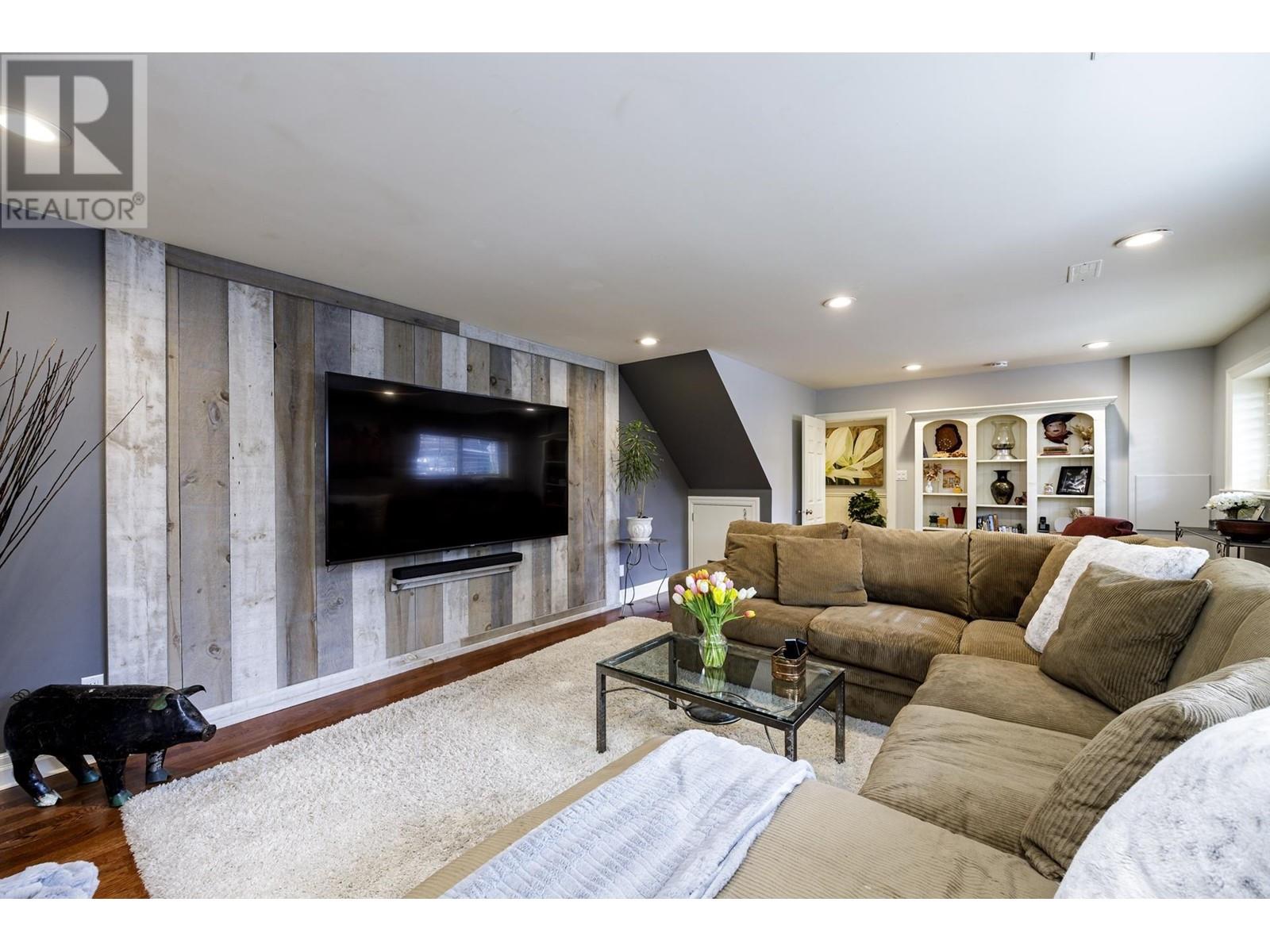 941 Tollcross Road, North Vancouver, British Columbia  V7H 2G3 - Photo 8 - R2978337