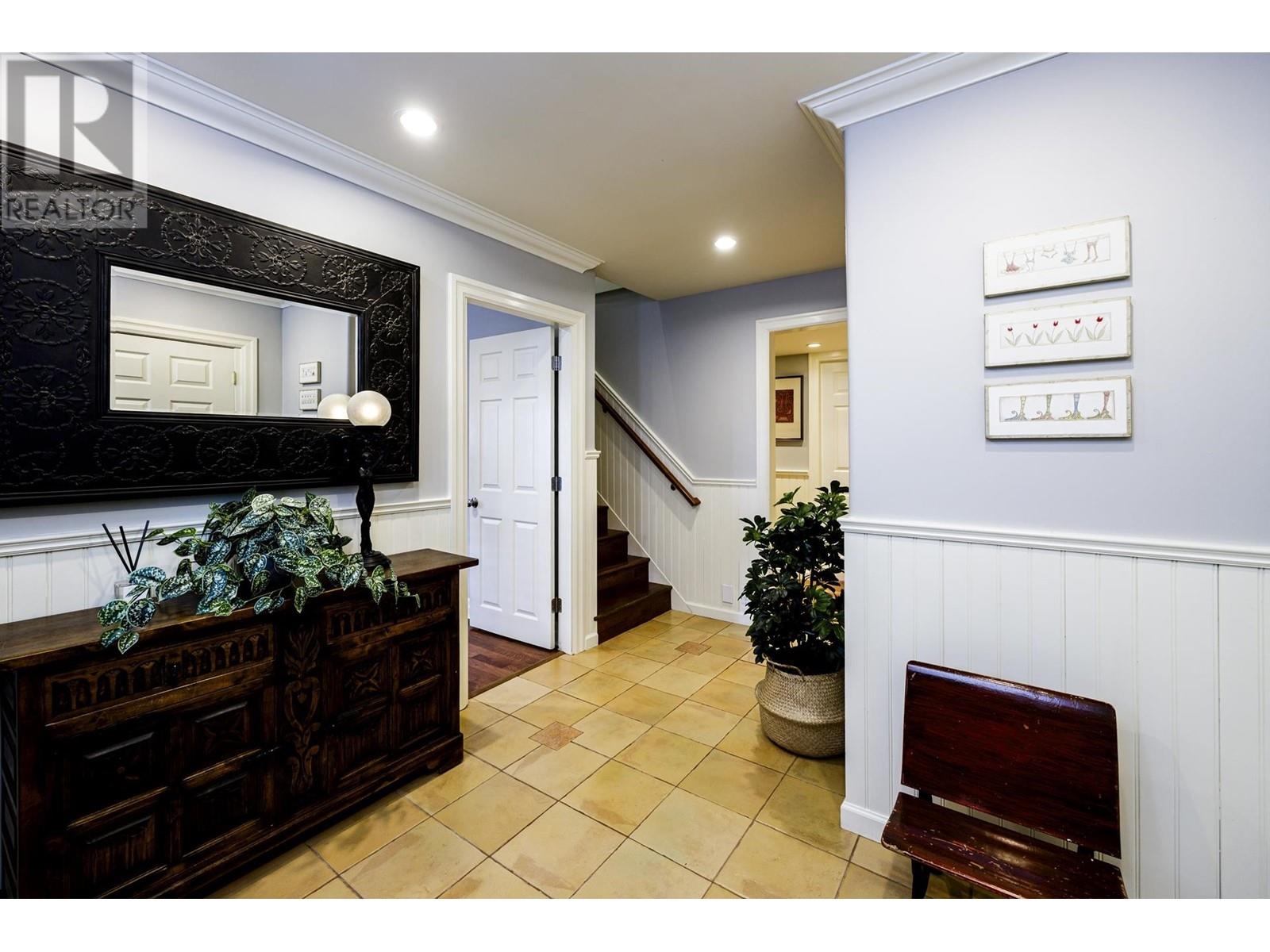 941 Tollcross Road, North Vancouver, British Columbia  V7H 2G3 - Photo 5 - R2978337