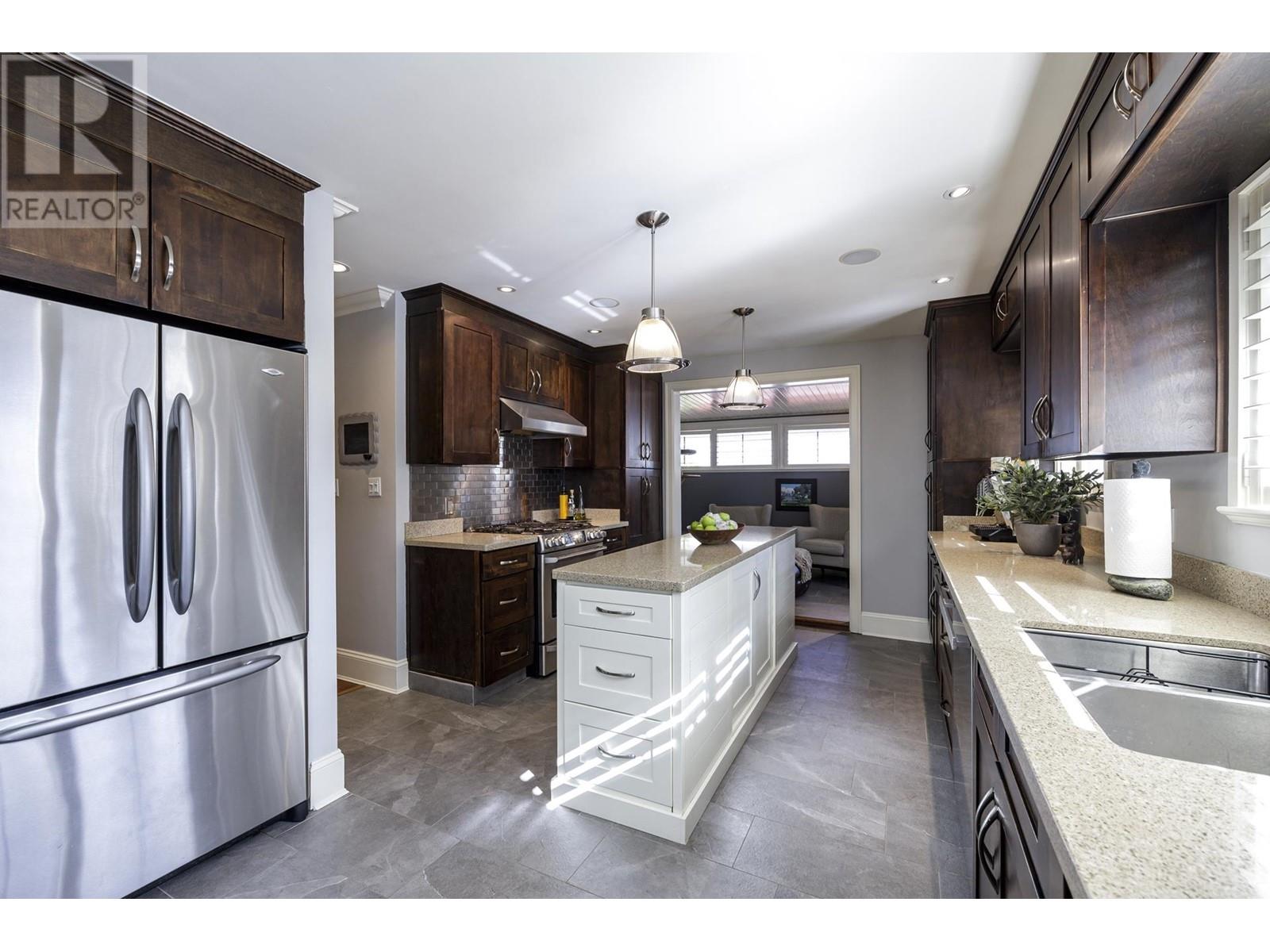 941 Tollcross Road, North Vancouver, British Columbia  V7H 2G3 - Photo 14 - R2978337