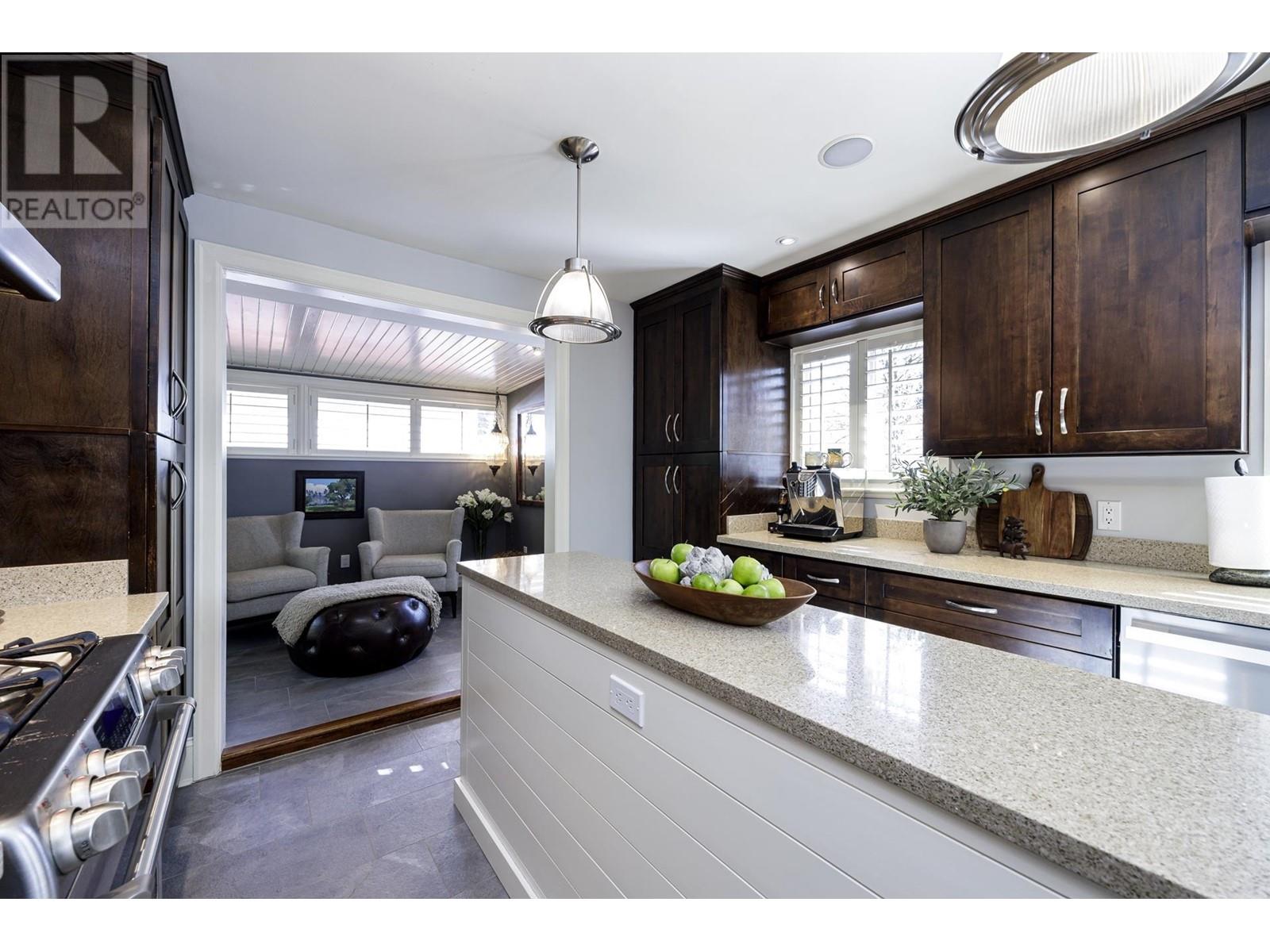 941 Tollcross Road, North Vancouver, British Columbia  V7H 2G3 - Photo 16 - R2978337