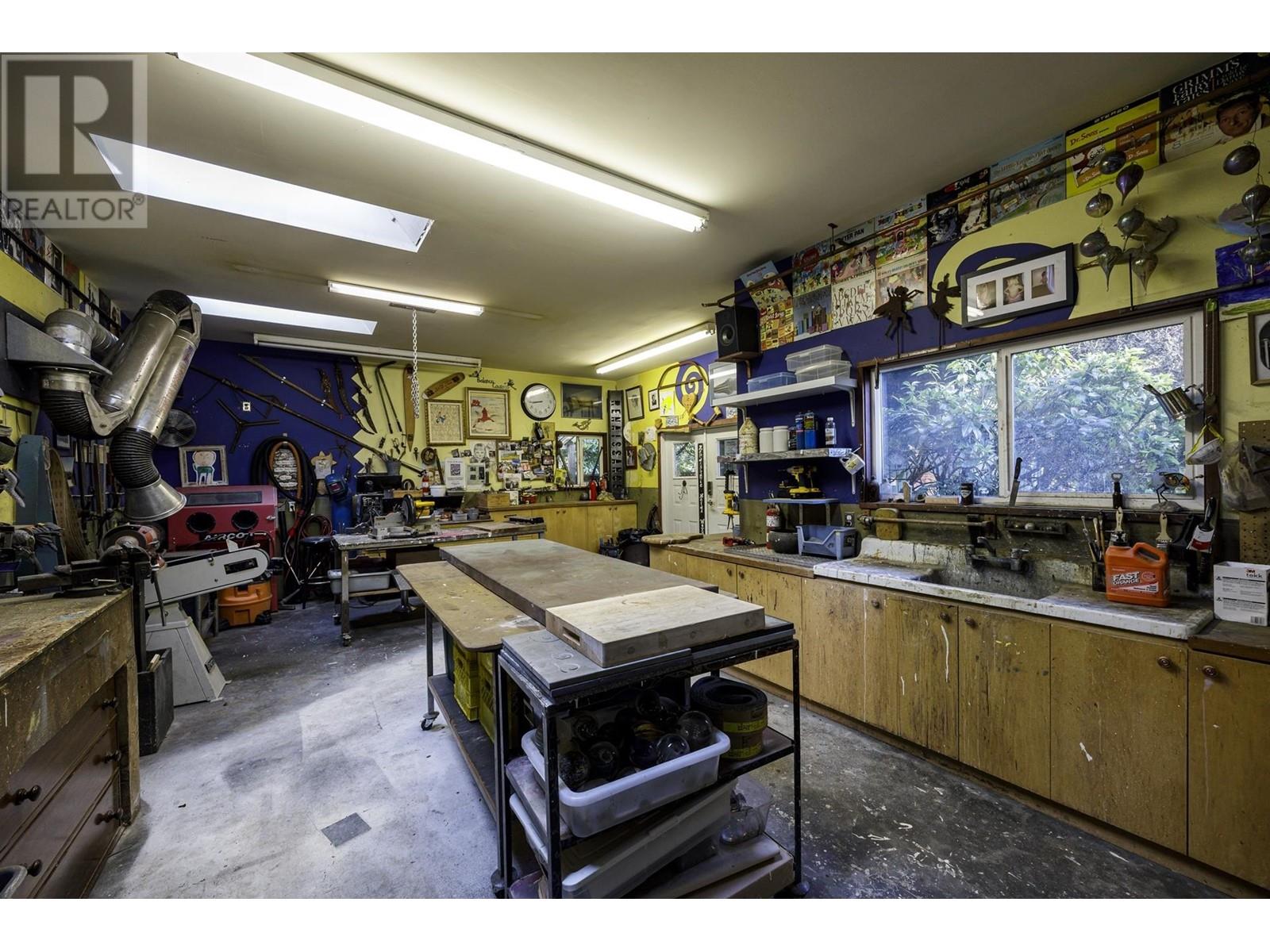 941 Tollcross Road, North Vancouver, British Columbia  V7H 2G3 - Photo 31 - R2978337