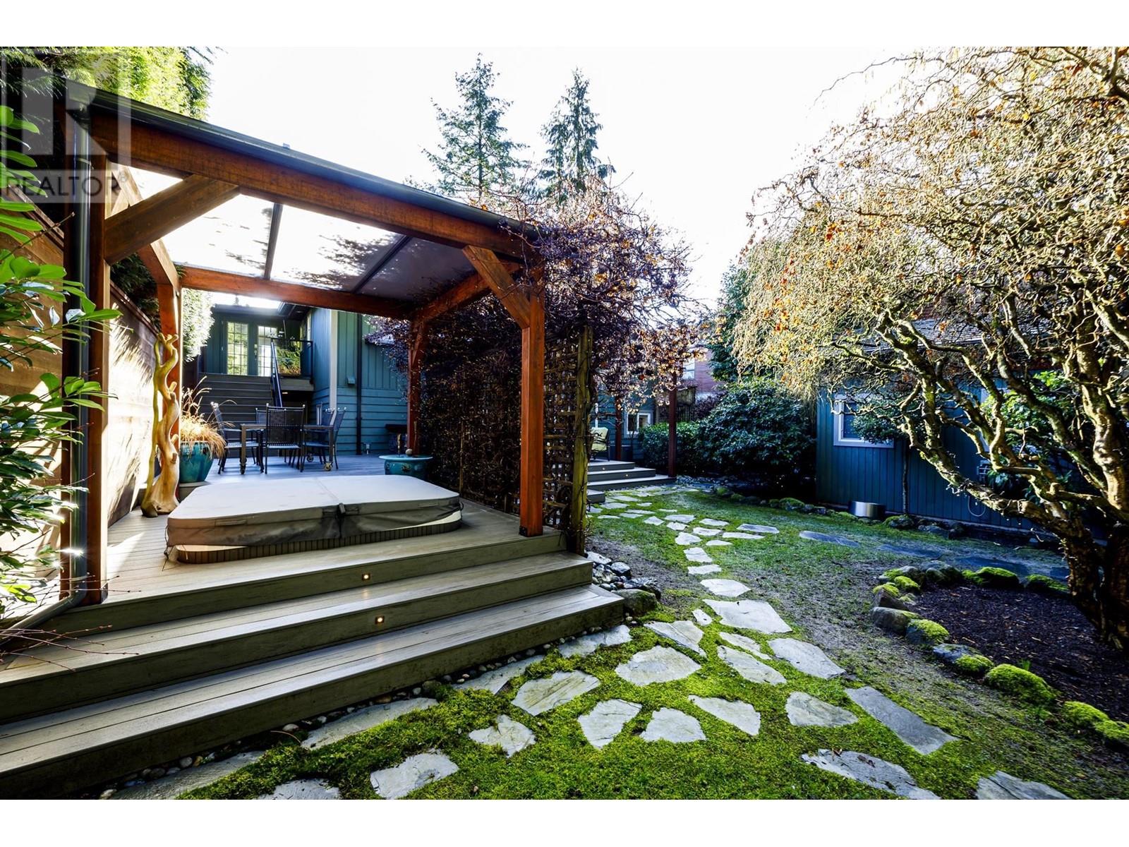 941 Tollcross Road, North Vancouver, British Columbia  V7H 2G3 - Photo 34 - R2978337