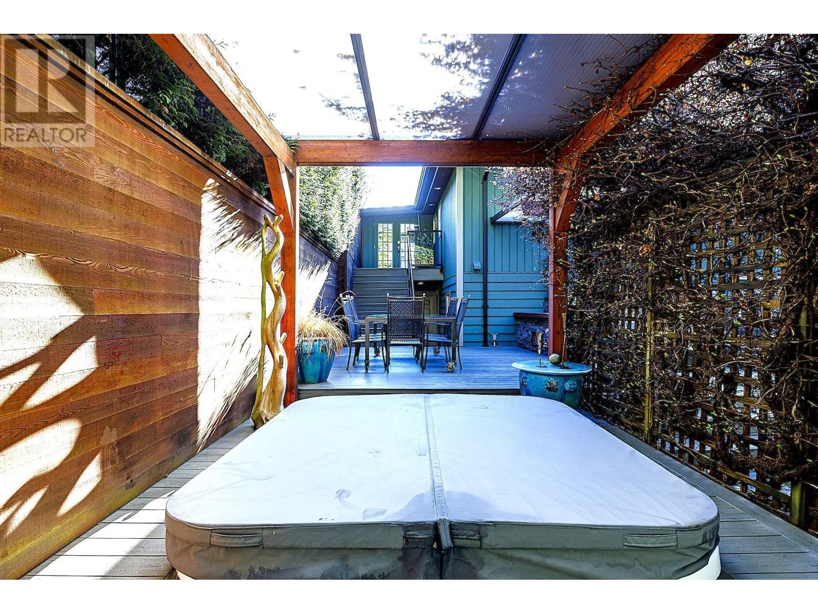 941 Tollcross Road, North Vancouver, British Columbia  V7H 2G3 - Photo 32 - R2978337