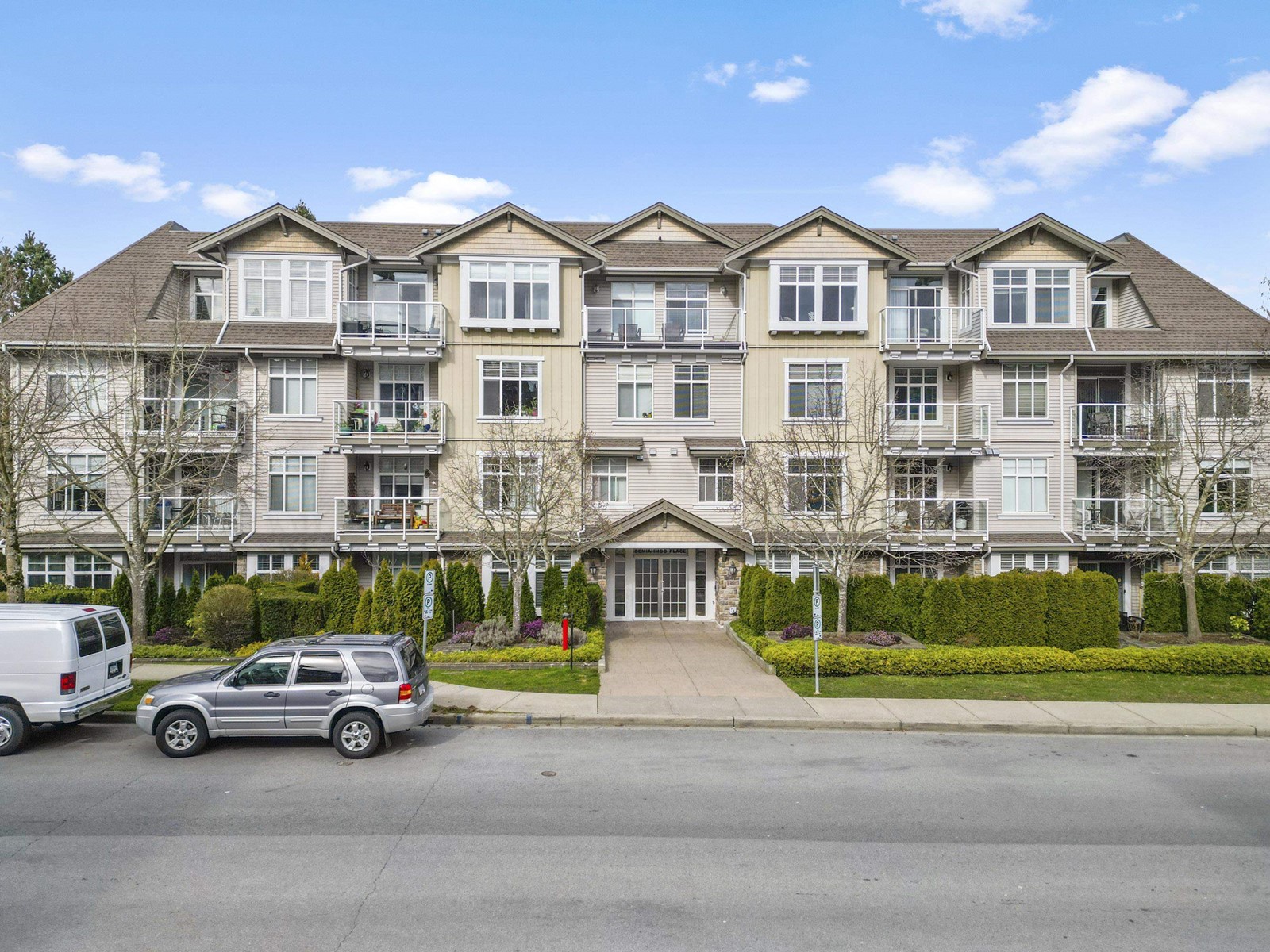 305 15323 17a Avenue, Surrey, British Columbia  V4A 1V4 - Photo 1 - R2978681