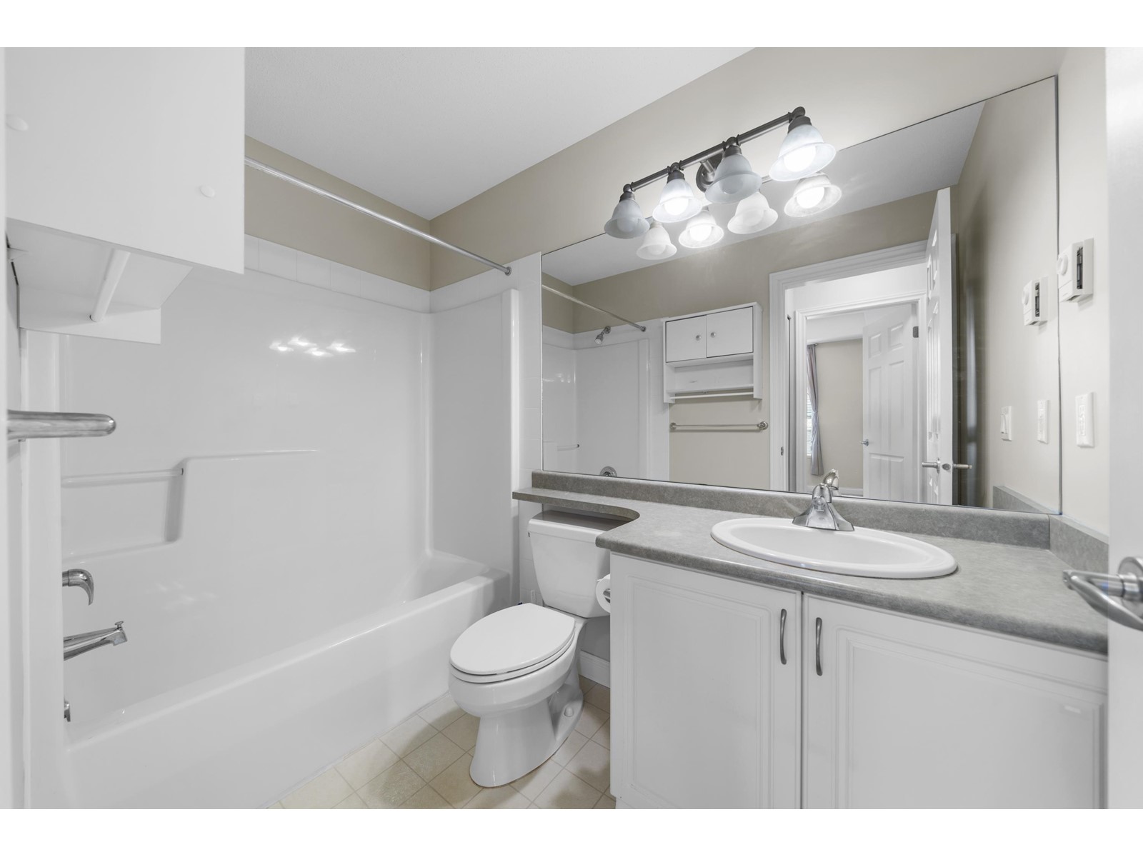 305 15323 17a Avenue, Surrey, British Columbia  V4A 1V4 - Photo 15 - R2978681