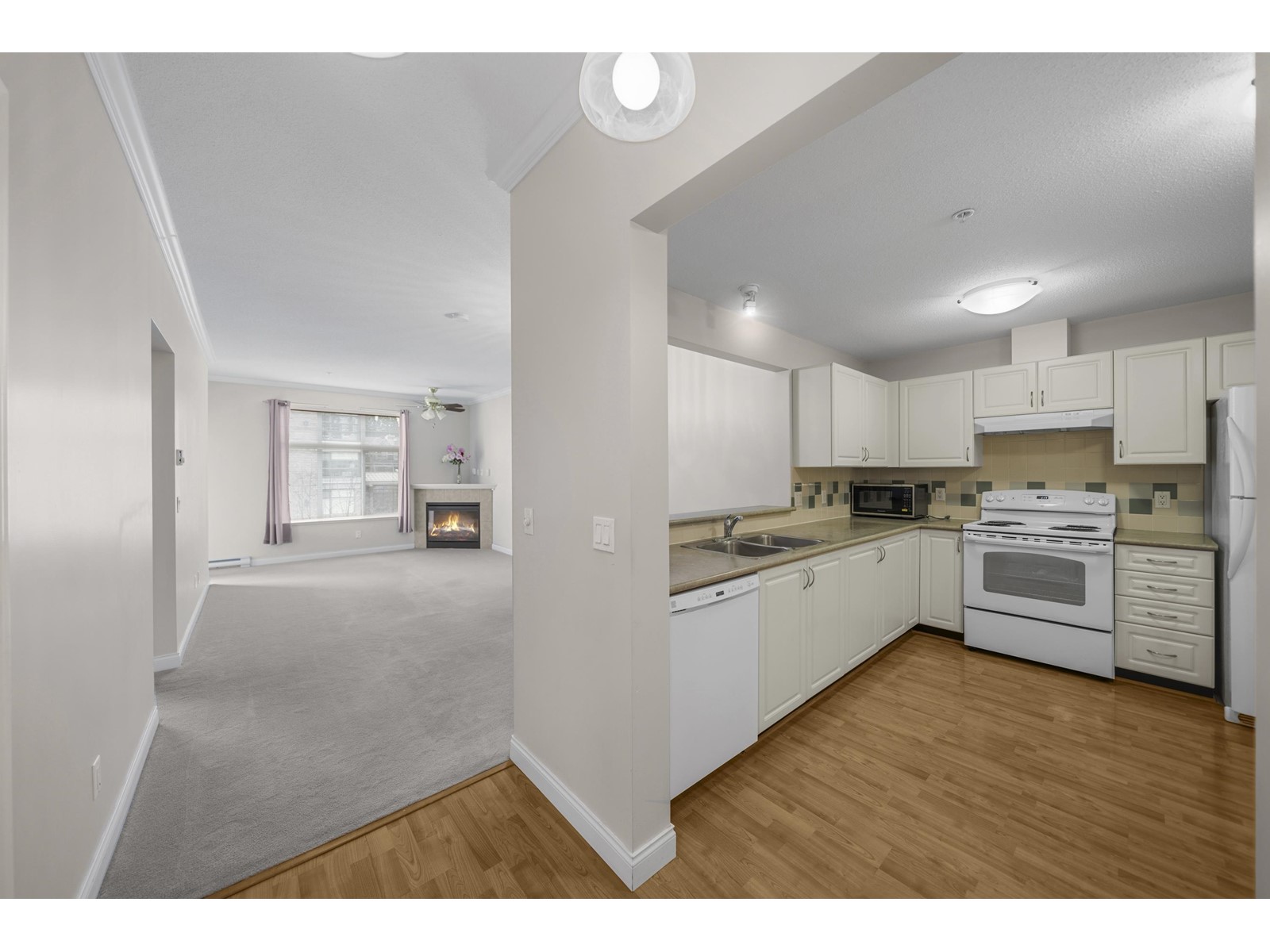 305 15323 17a Avenue, Surrey, British Columbia  V4A 1V4 - Photo 16 - R2978681