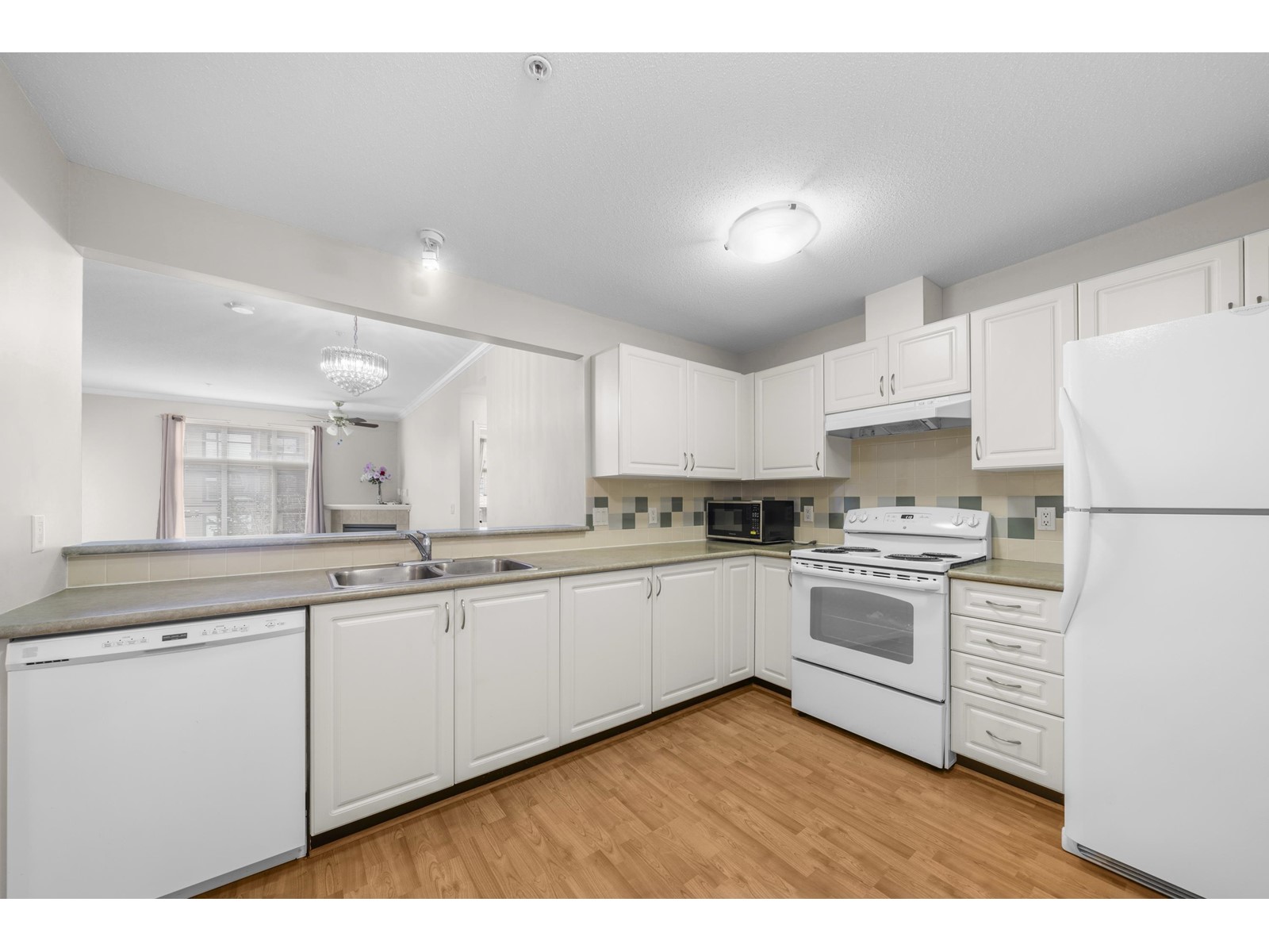 305 15323 17a Avenue, Surrey, British Columbia  V4A 1V4 - Photo 6 - R2978681