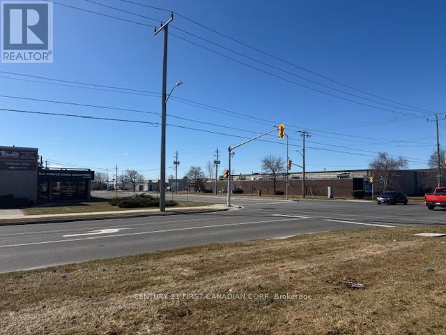 2,3,4 - 472 Newbold Street, London South, Ontario  N6E 1K6 - Photo 3 - X12024343