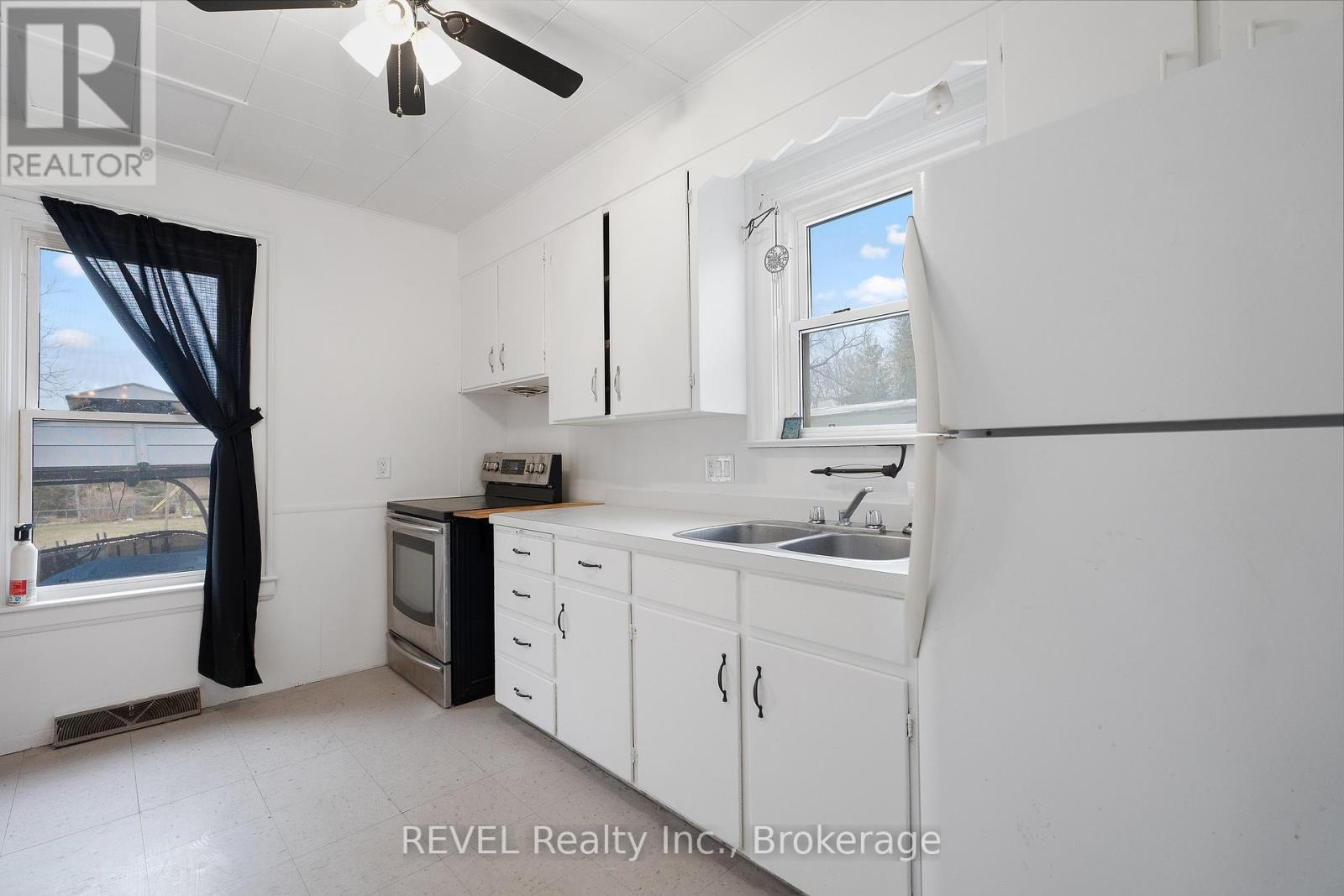 268 Emerick Avenue W, Fort Erie, Ontario  L2A 2W5 - Photo 11 - X12024350