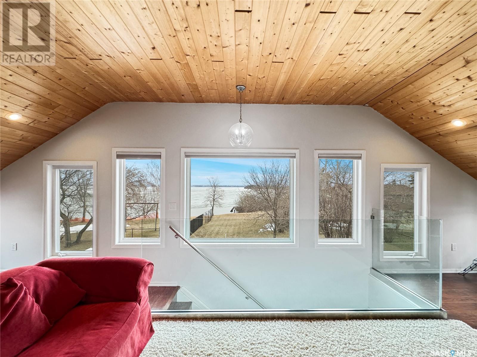 Property at 60 3rd AVENUE W image 2