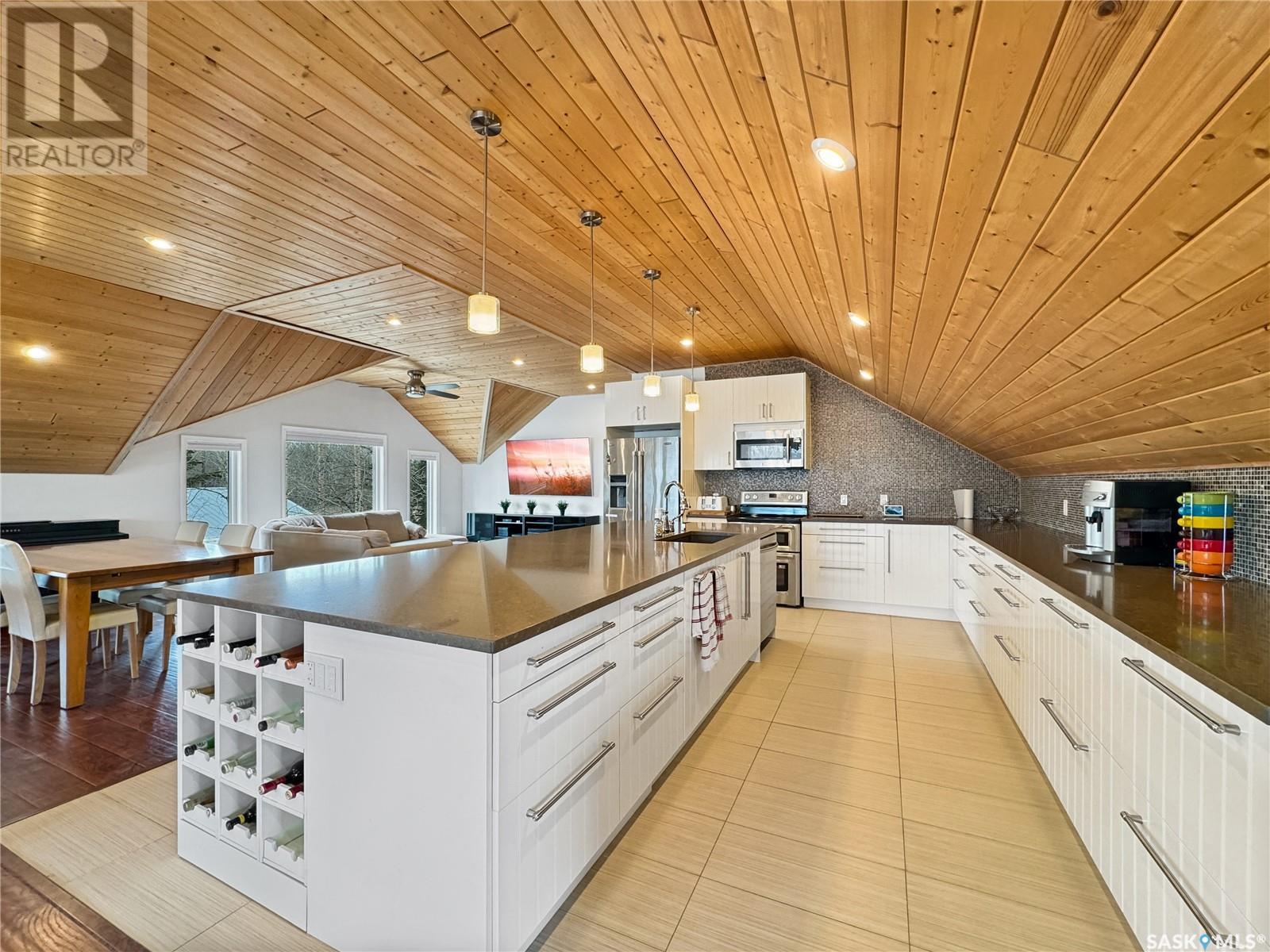 Property at 60 3rd AVENUE W image 4