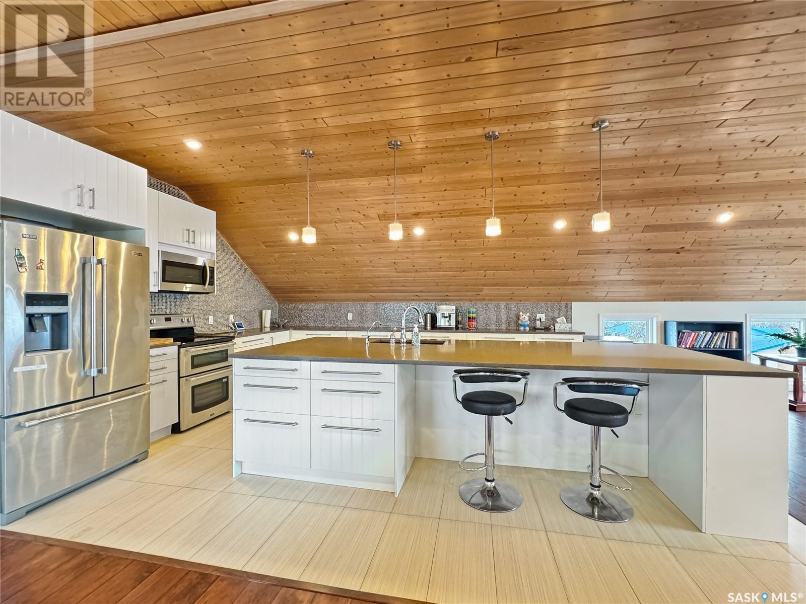 Property at 60 3rd AVENUE W image 5