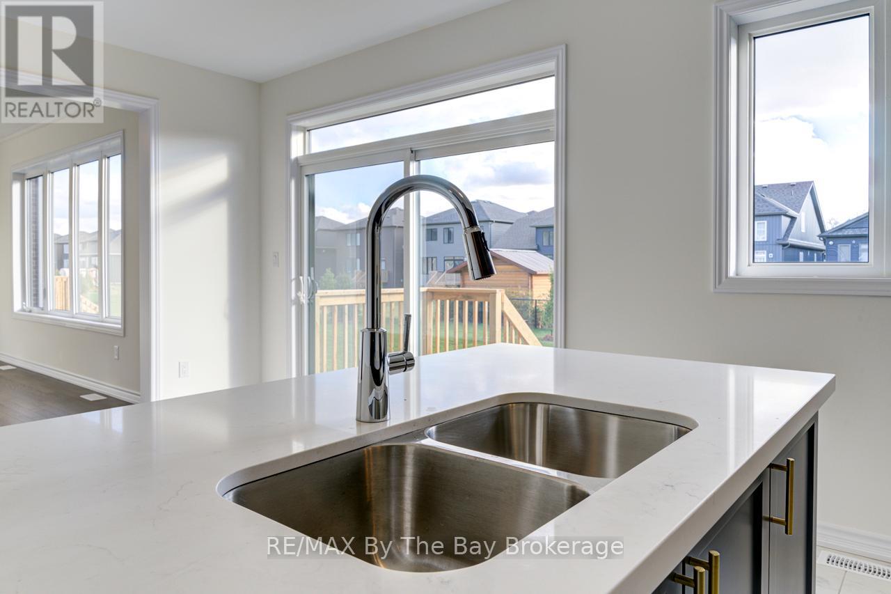 206 Mapleside Drive, Wasaga Beach, Ontario  L9Z 0L4 - Photo 10 - S12024179