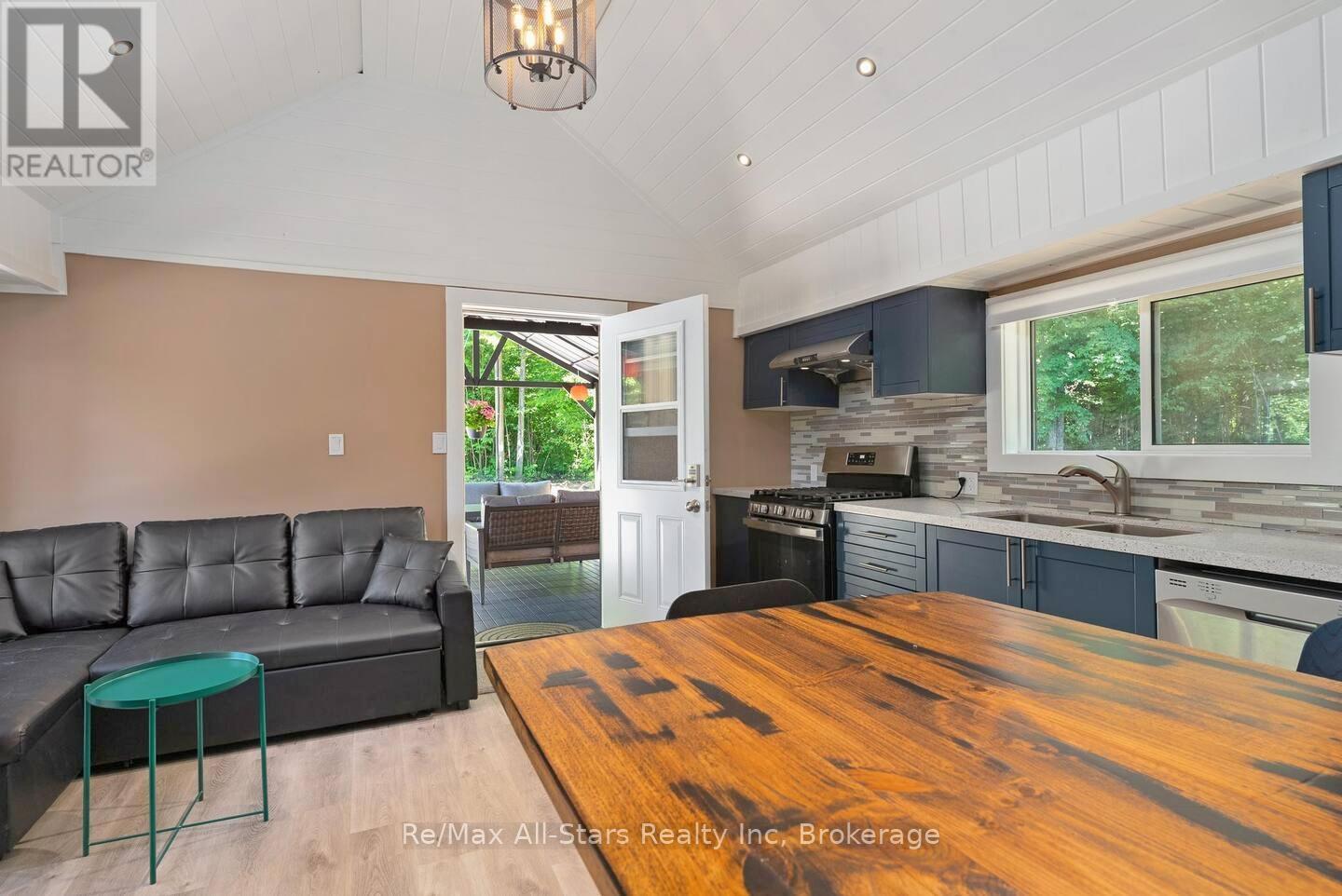 2213 Highway 60 Highway, Lake Of Bays, Ontario  P1H 2J6 - Photo 12 - X12024309