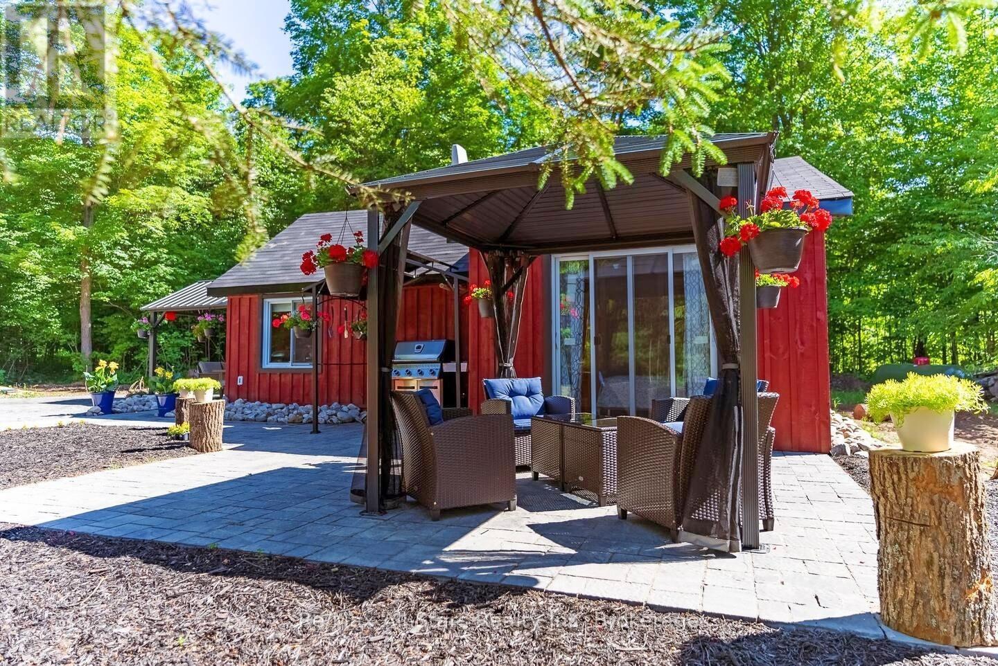2213 Highway 60 Highway, Lake Of Bays, Ontario  P1H 2J6 - Photo 4 - X12024309