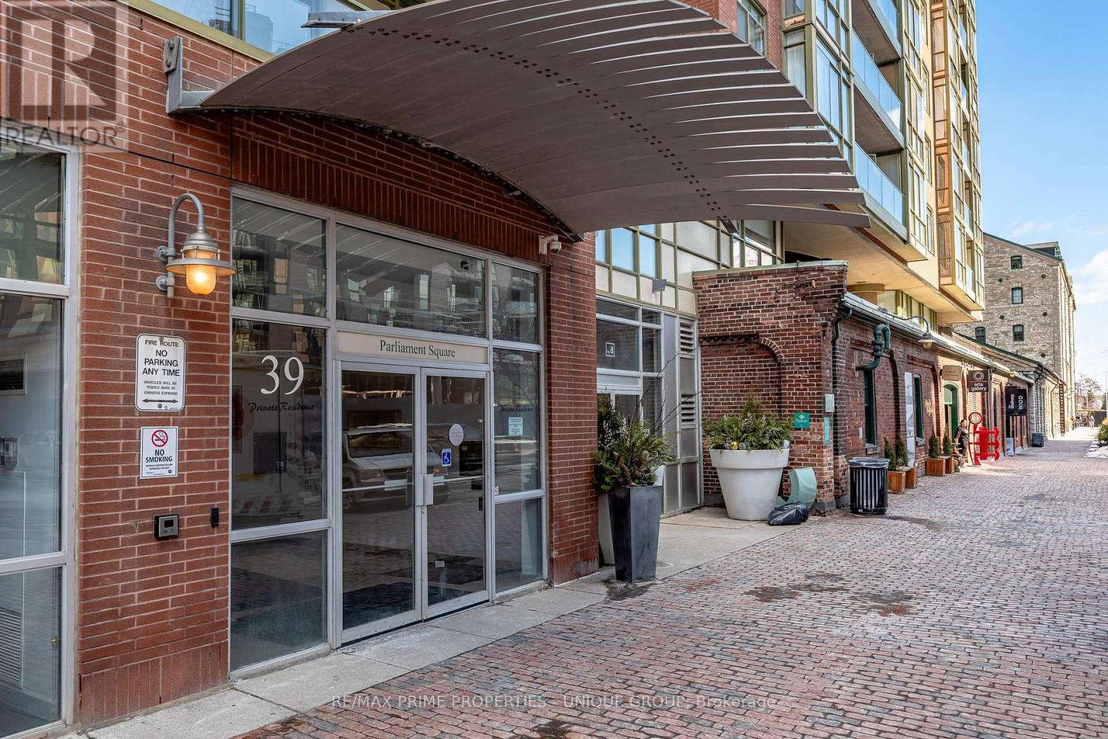 703 - 39 Parliament Street S, Toronto, Ontario  M5A 4R2 - Photo 2 - C12024189