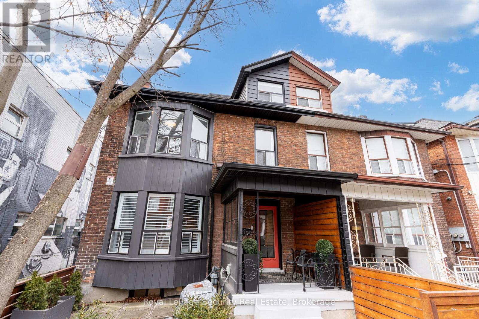 Property at 204 MONTROSE AVENUE W image 2
