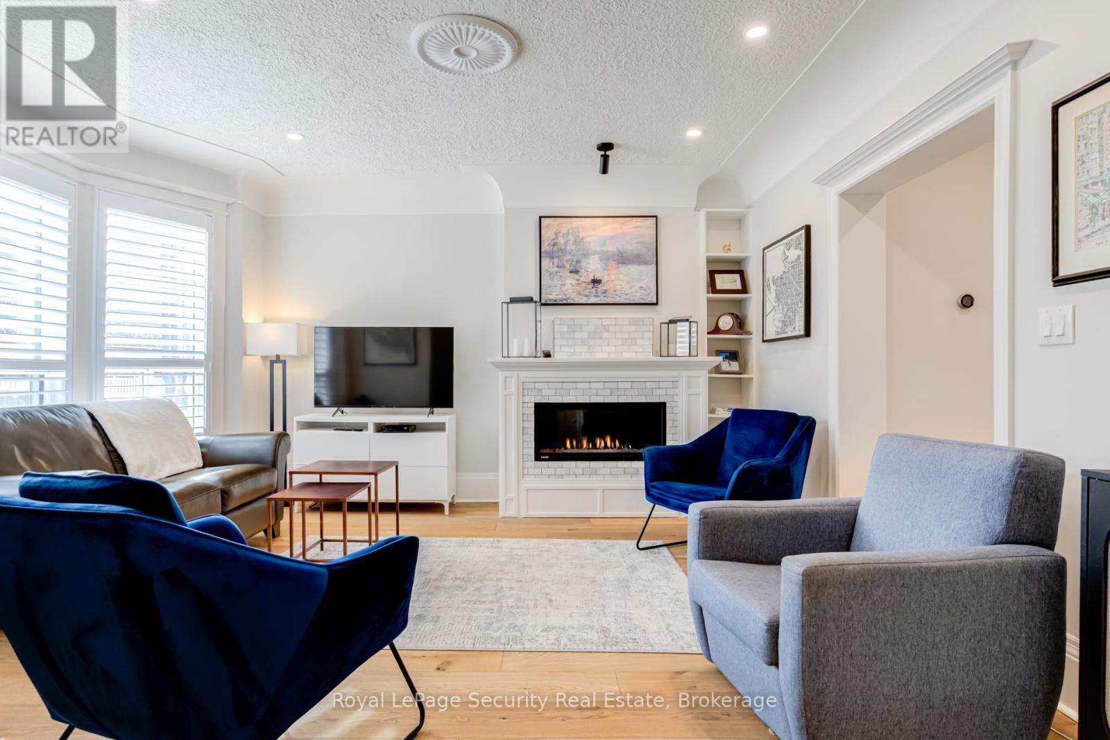 Property at 204 MONTROSE AVENUE W image 5