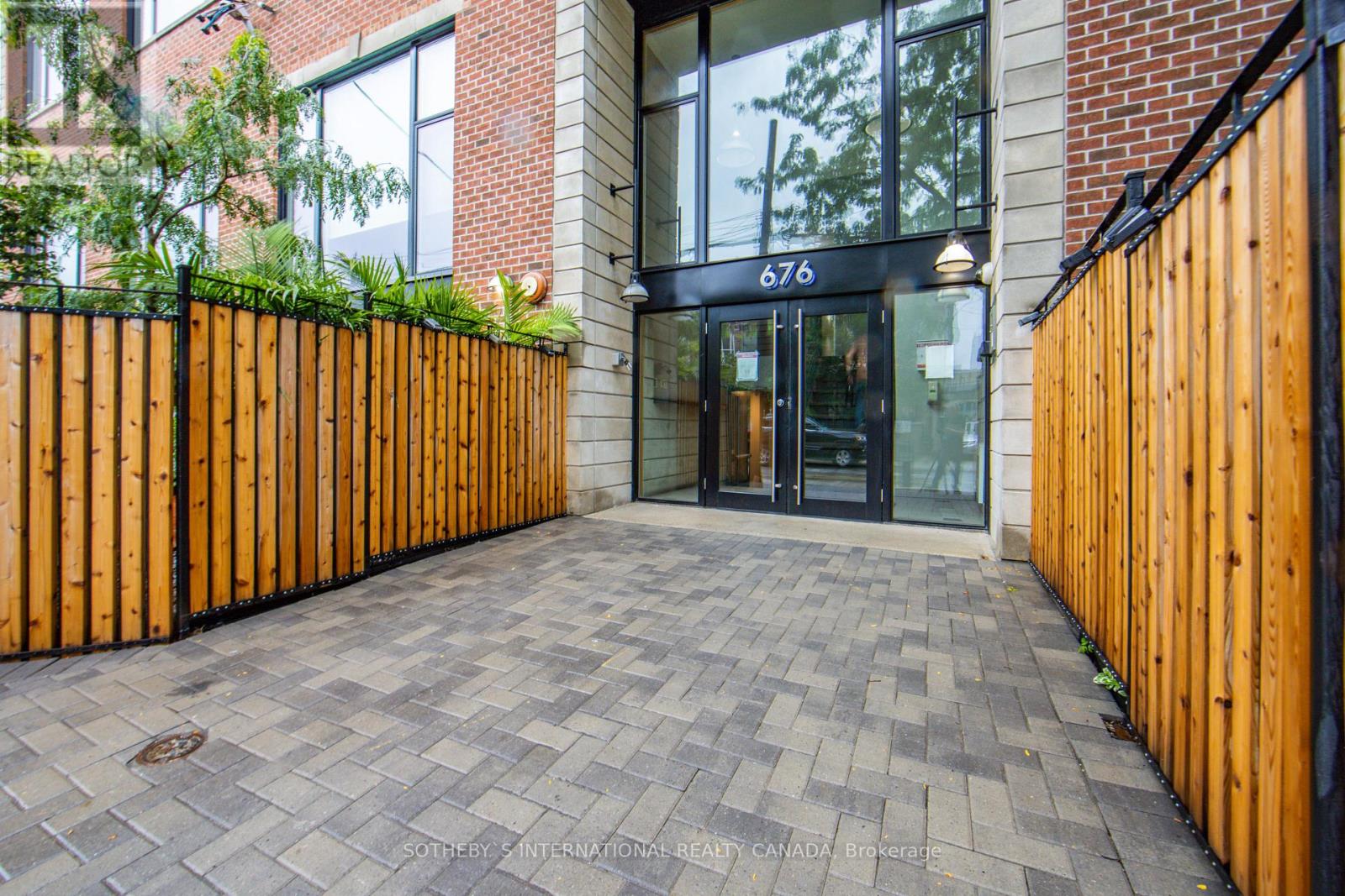 Property at 208 - 676 RICHMOND STREET W image 2