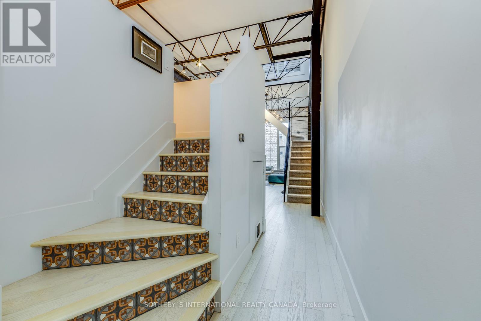 Property at 208 - 676 RICHMOND STREET W image 4
