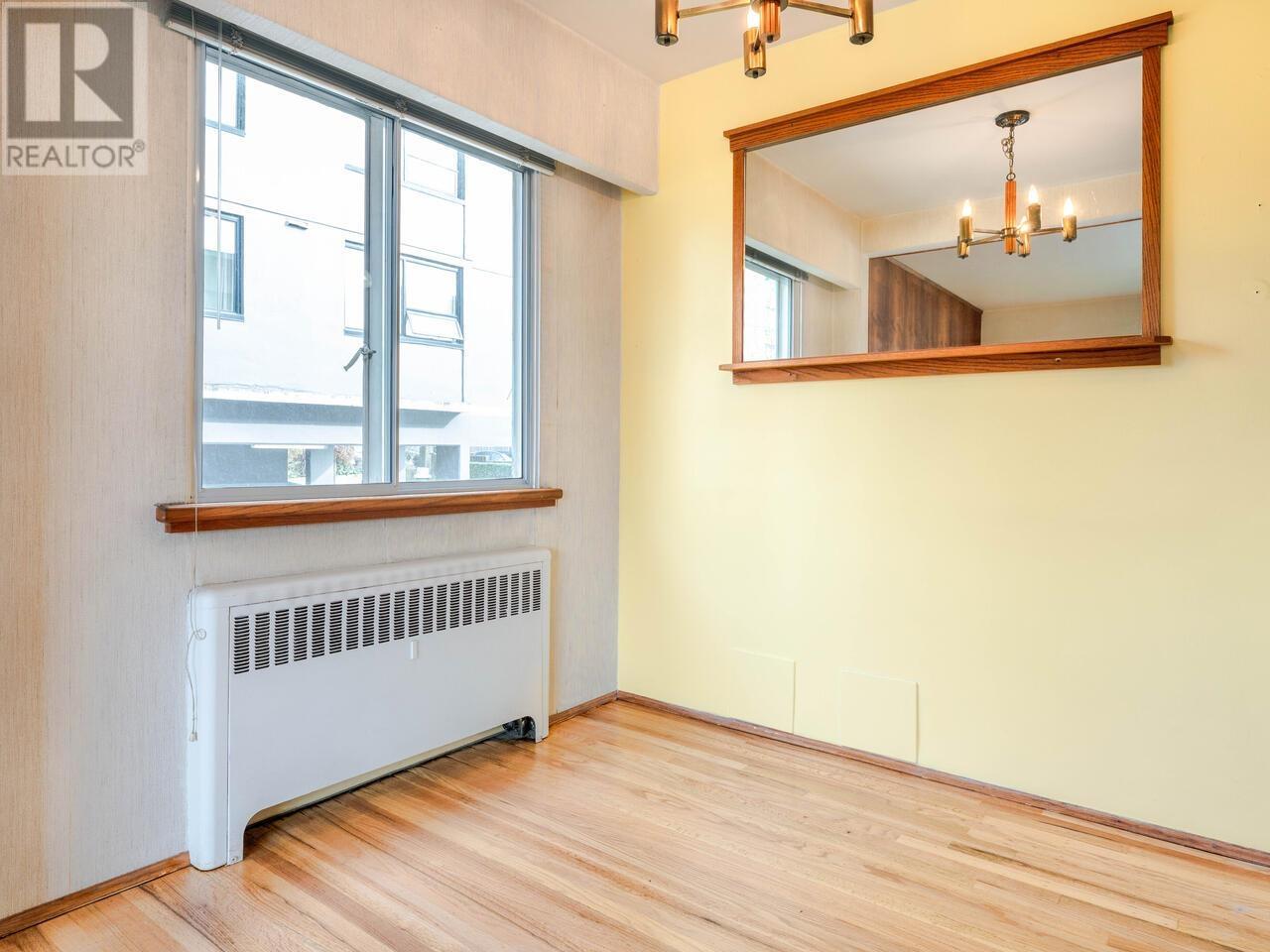 Listing Picture 10 of 21 : 101 1590 W 10TH AVENUE, Vancouver / 溫哥華 - 魯藝地產 Yvonne Lu Group - MLS Medallion Club Member