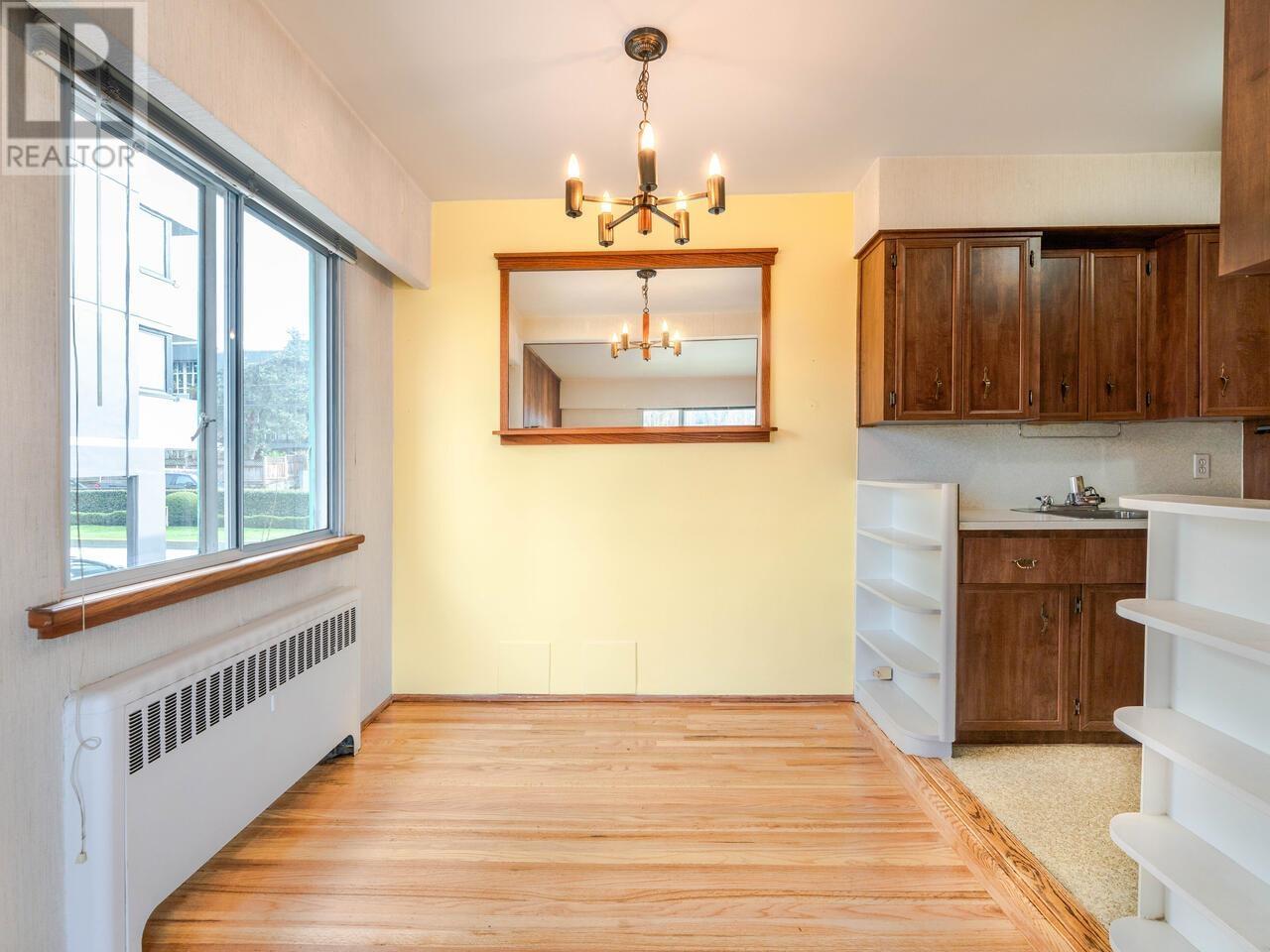 Listing Picture 11 of 21 : 101 1590 W 10TH AVENUE, Vancouver / 溫哥華 - 魯藝地產 Yvonne Lu Group - MLS Medallion Club Member