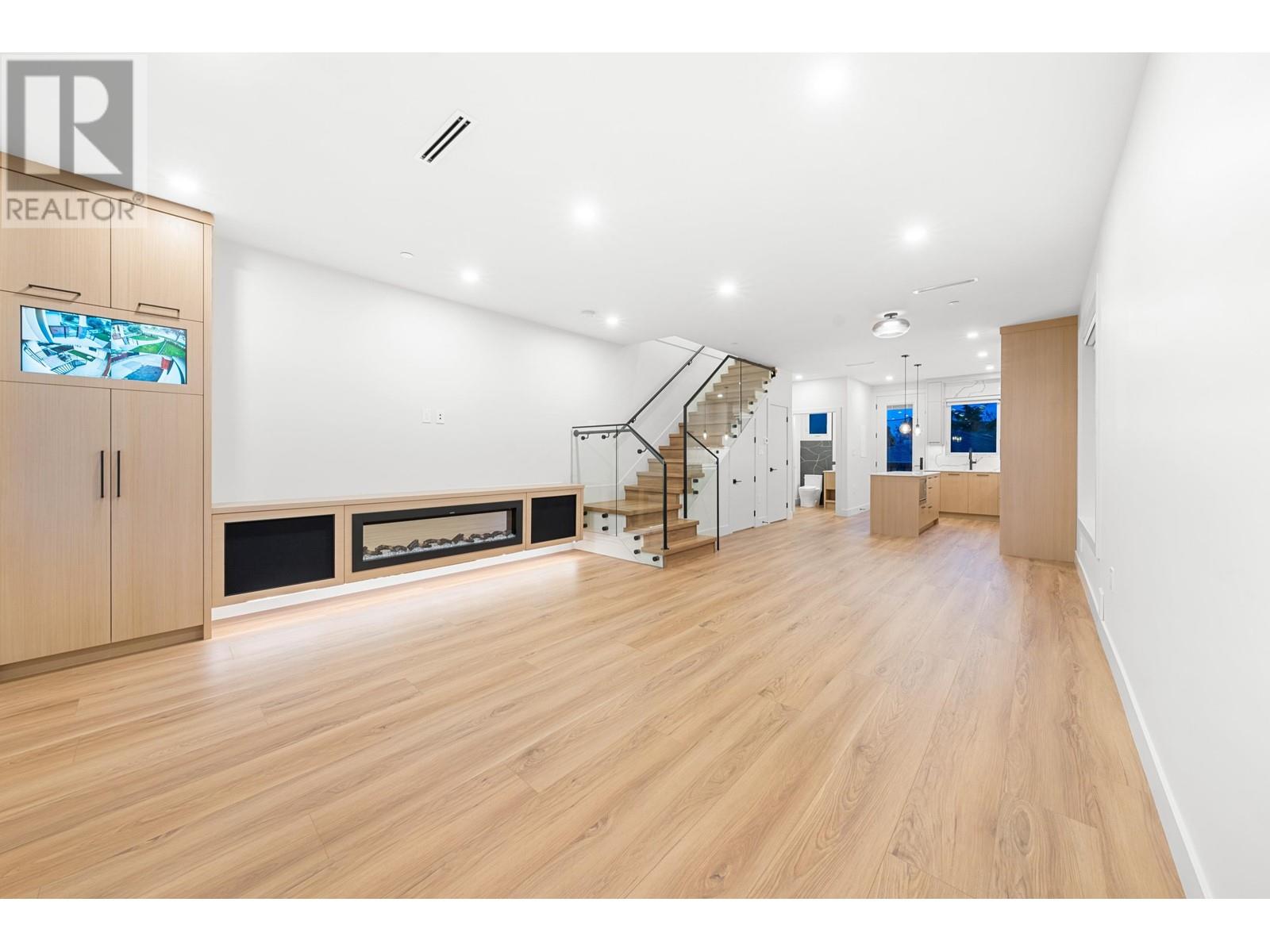 1810 E 55th Avenue, Vancouver, British Columbia  V5P 2A1 - Photo 2 - R2978634