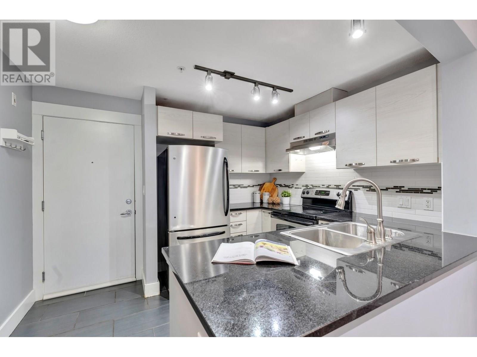 308 7478 Byrnepark Walk, Burnaby, British Columbia  V3N 0B5 - Photo 4 - R2978663