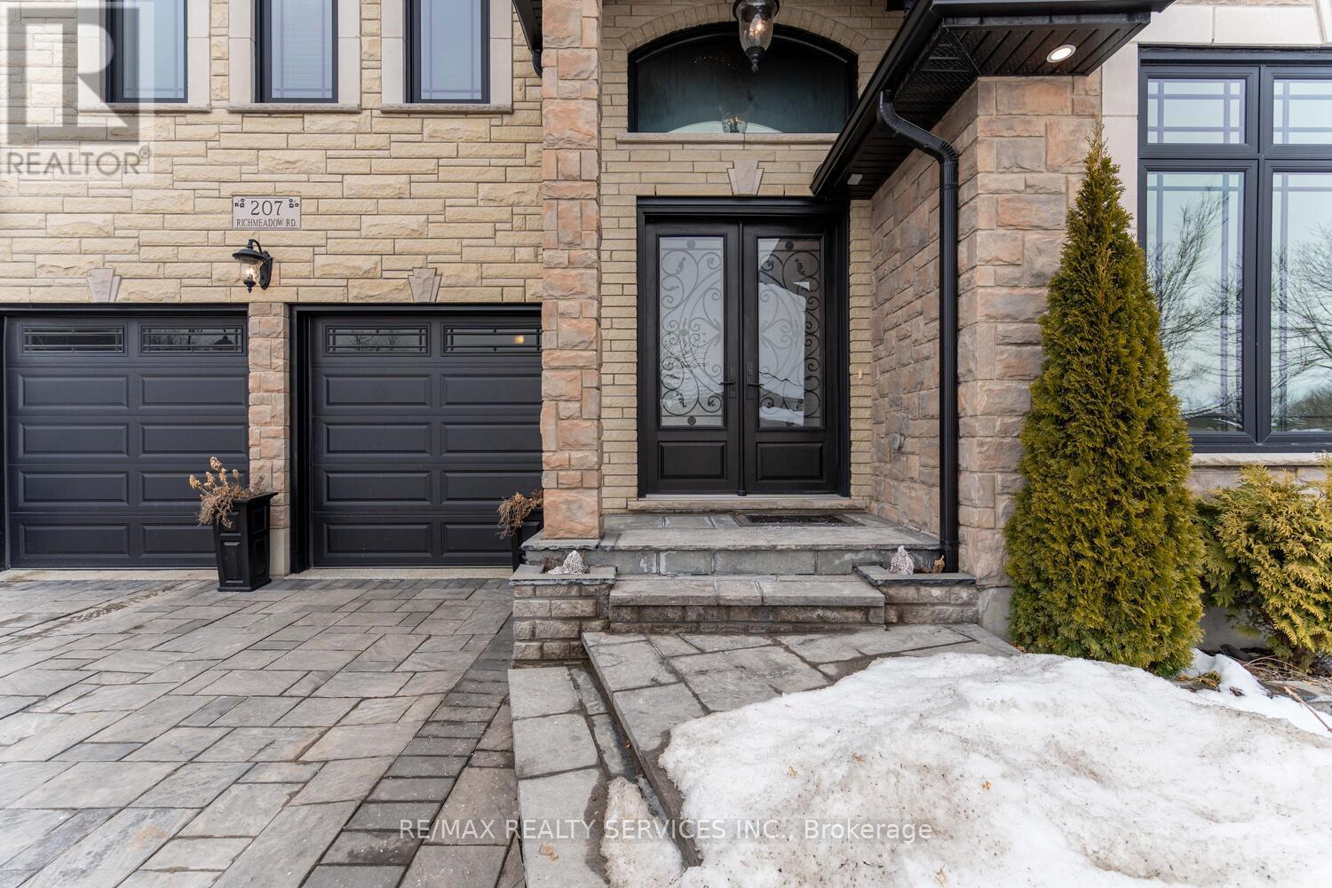 Property at 207 RICHMEADOW ROAD image 3