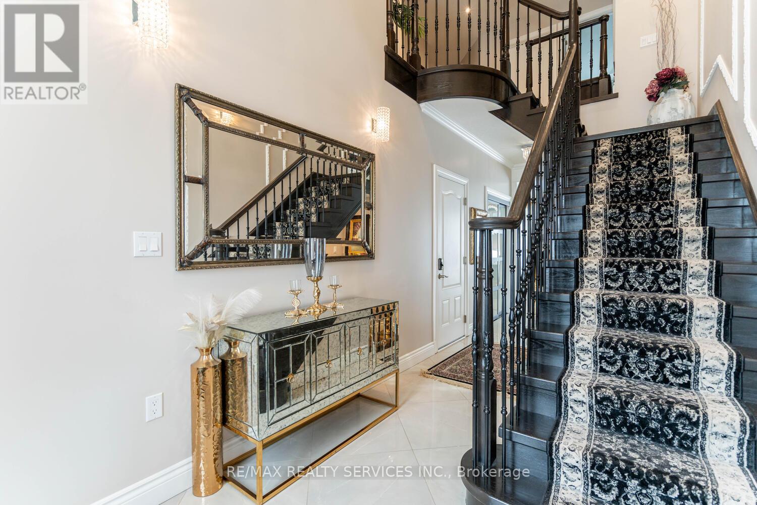 Property at 207 RICHMEADOW ROAD image 5