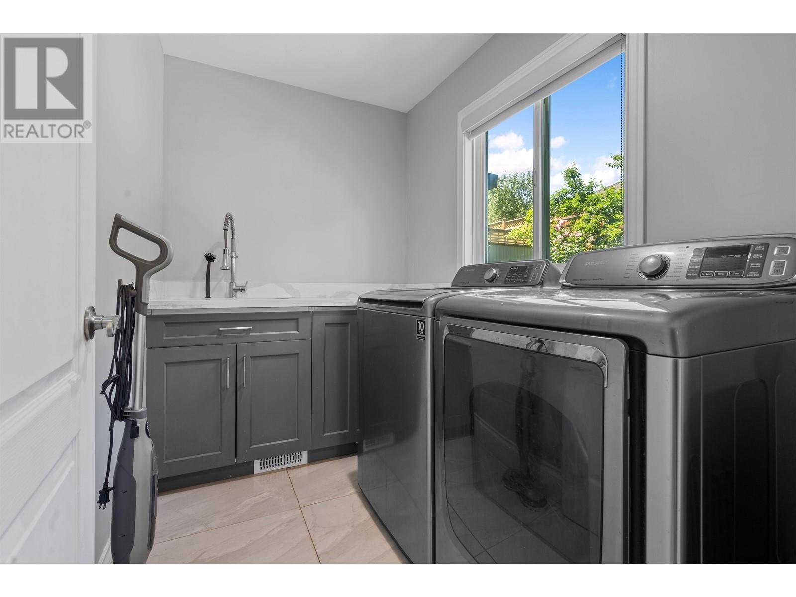1239 Confederation Drive, Port Coquitlam, British Columbia  V3C 6K2 - Photo 11 - R2978291