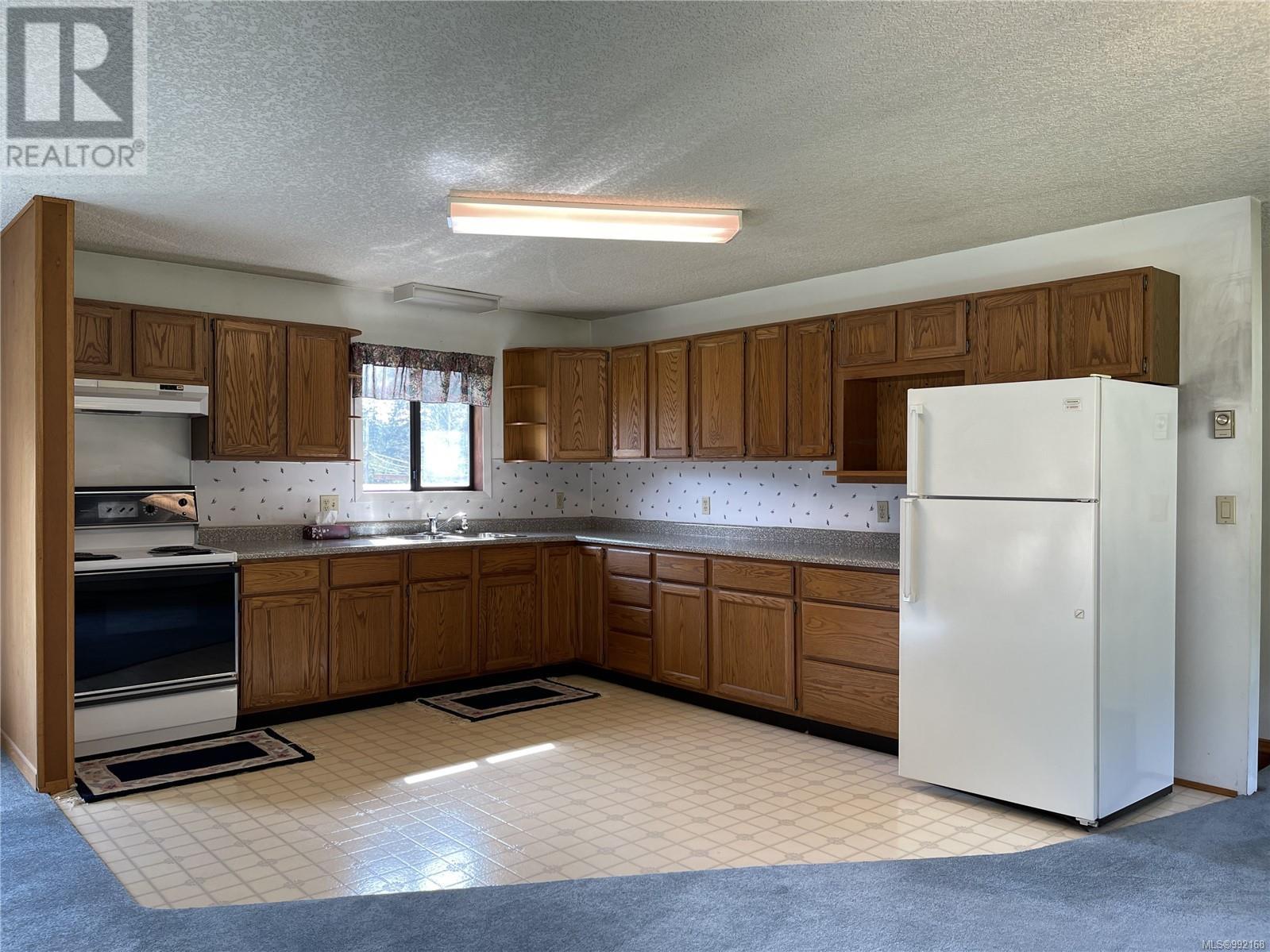 Property at 2891 Burde St image 2