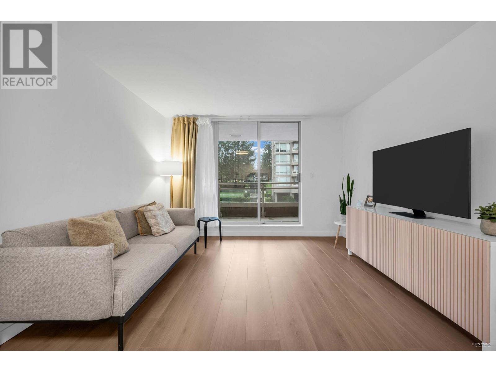 201 9623 Manchester Drive, Burnaby, British Columbia  V3N 4Y8 - Photo 1 - R2978438