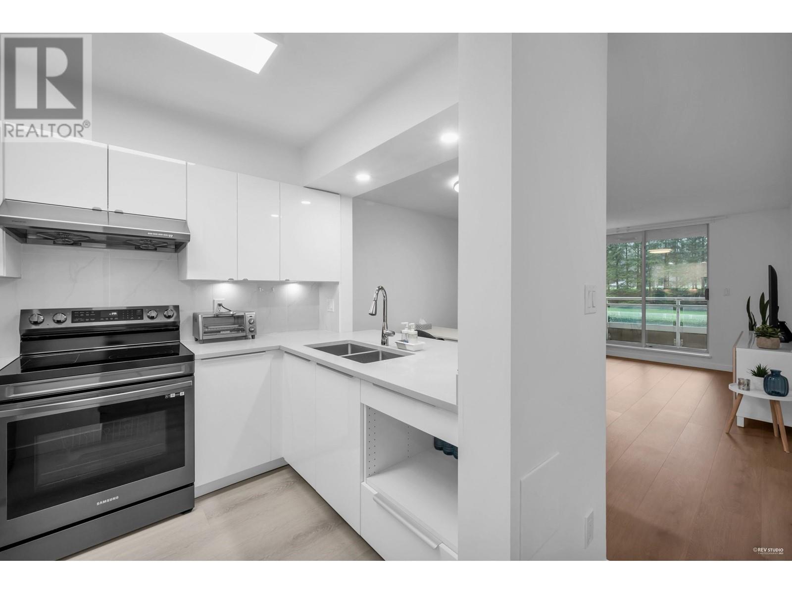 201 9623 Manchester Drive, Burnaby, British Columbia  V3N 4Y8 - Photo 9 - R2978438