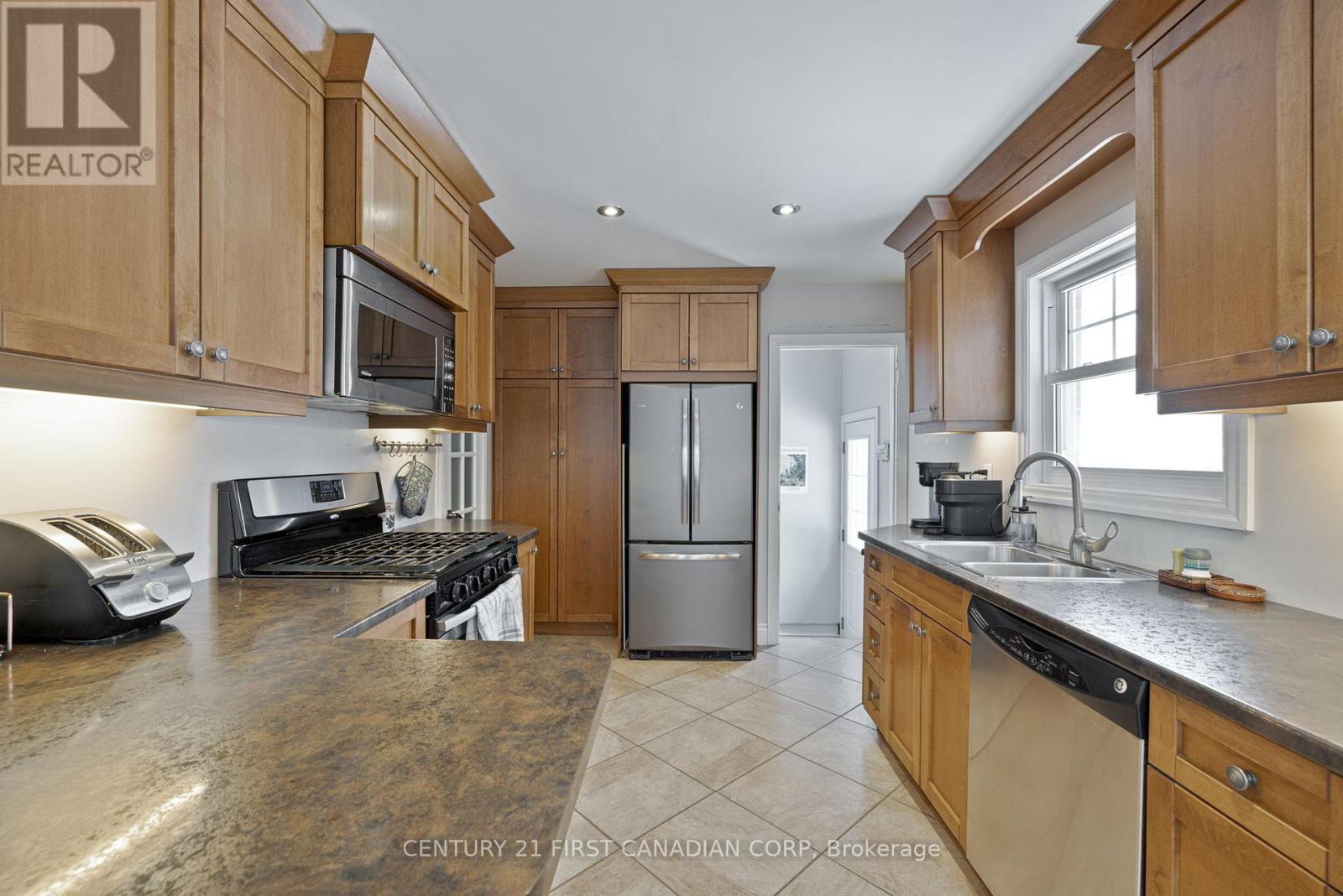 Photo 11 of 39 for 74 Barker Street