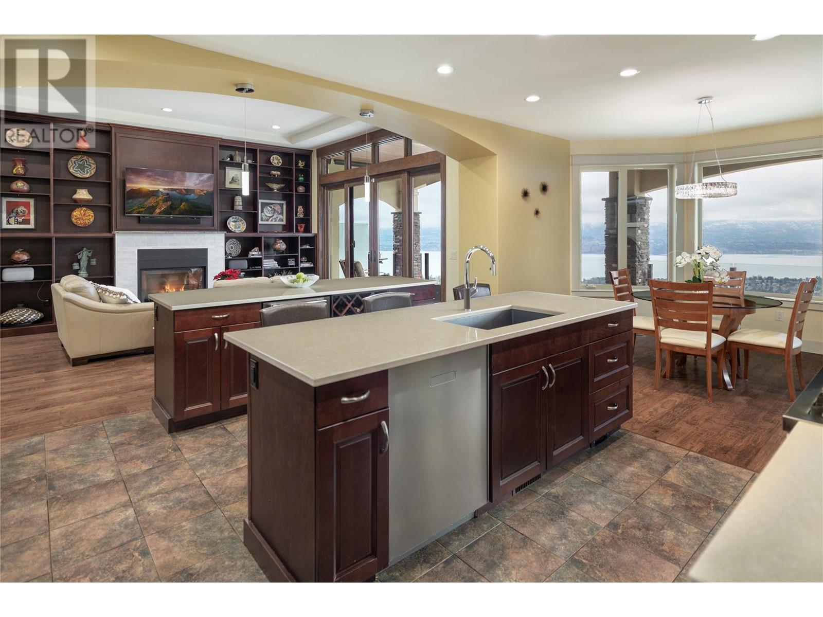 Property at 960 Lamont Lane image 3