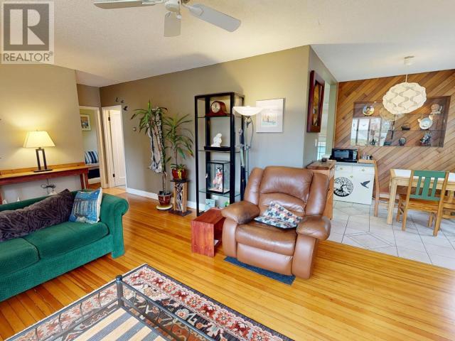 Property at 6618 DRAKE STREET image 2
